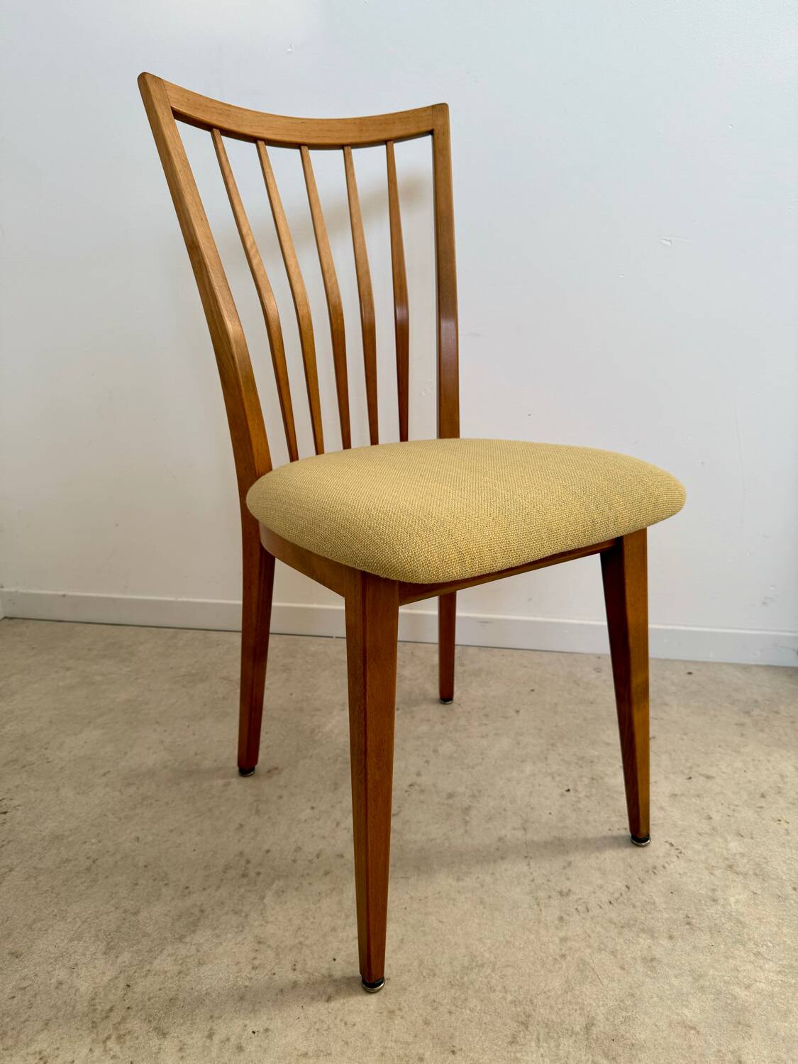 Lot of 6 old solid beech chairs, vintage design from the 60s, new fabric