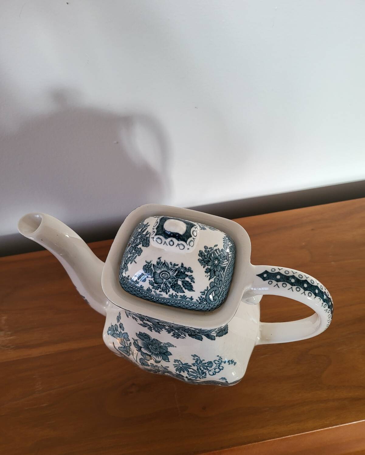 Verseuse théière en faïence anglaise enoch wedgwood tunstall