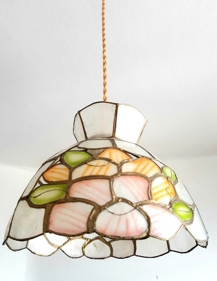 Mother-of-pearl suspension with art deco flowers
