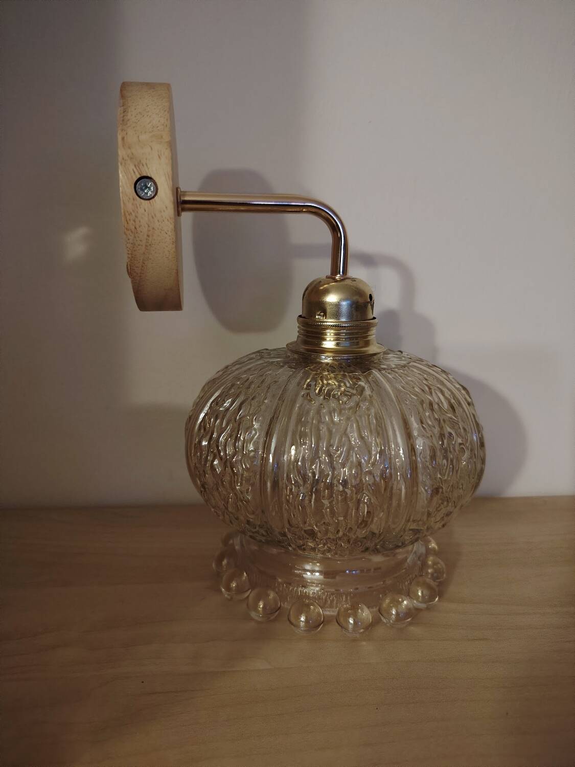 Glashütte Limburg textured pearl wall light