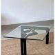 Table de salon postmoderne, structure en métal noir et en verre, années 80.