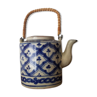 Ceramic teapot