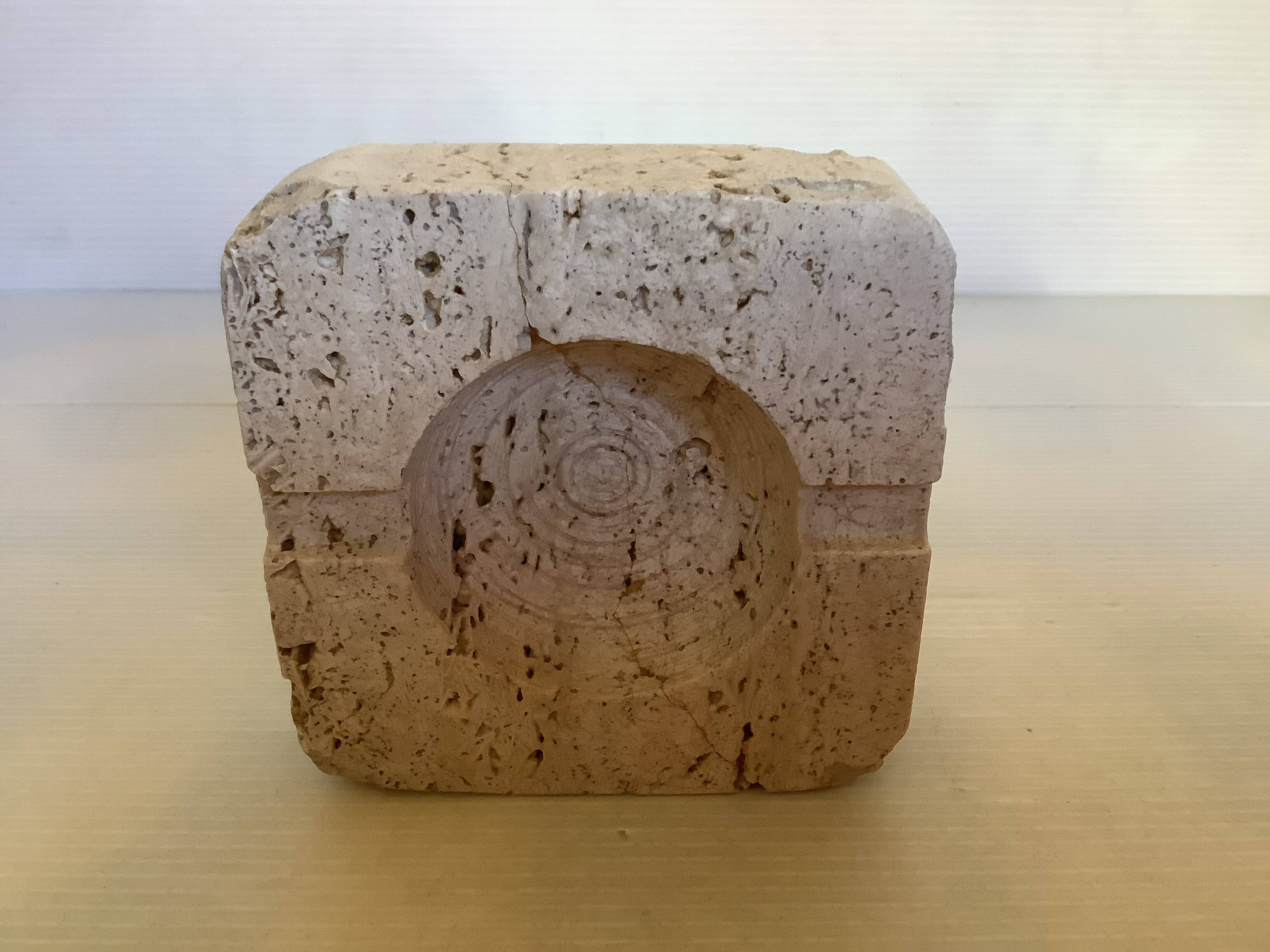 Ashtray catch-all in travertine