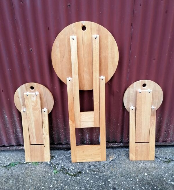 Lot table et tabourets pliants Suzy par Adrian Reed.