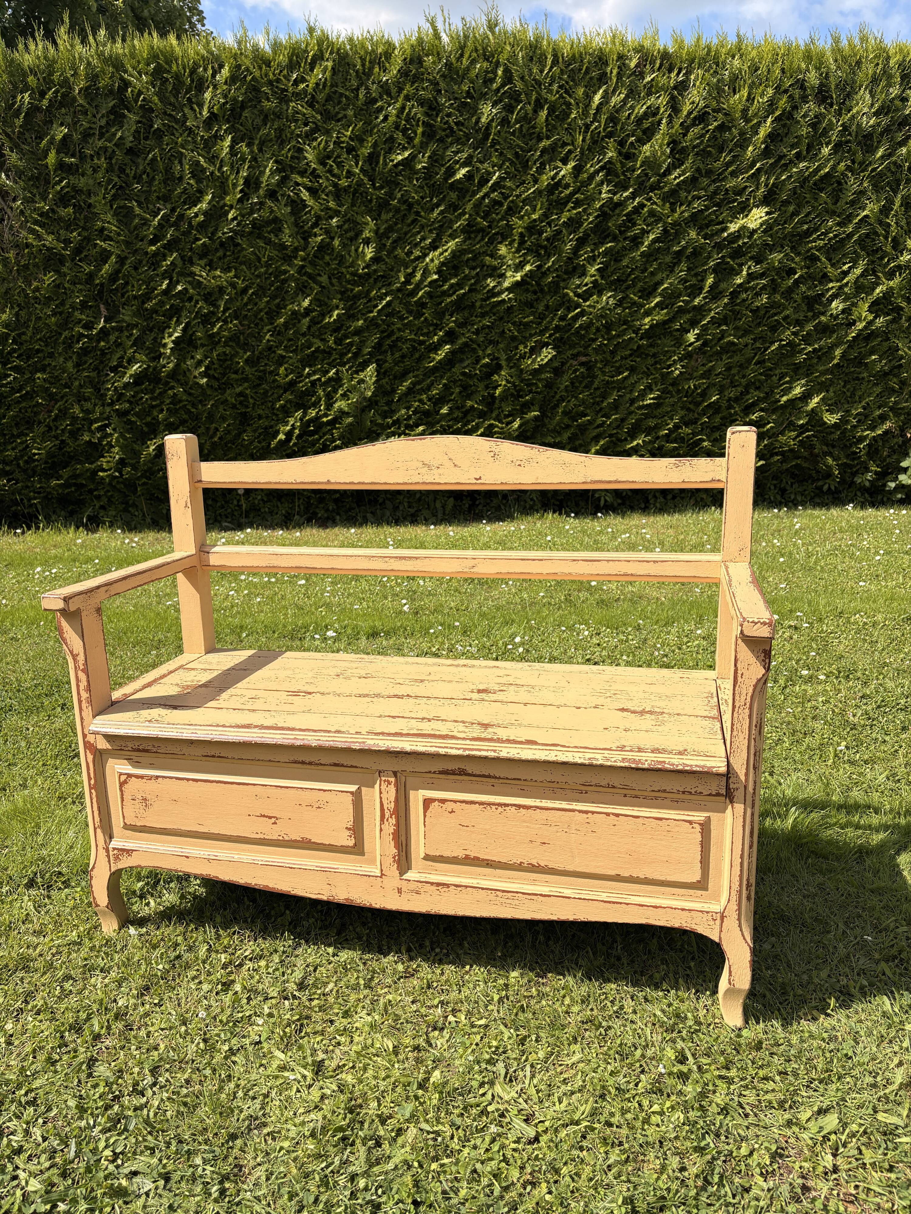 Banc coffre en bois ancien