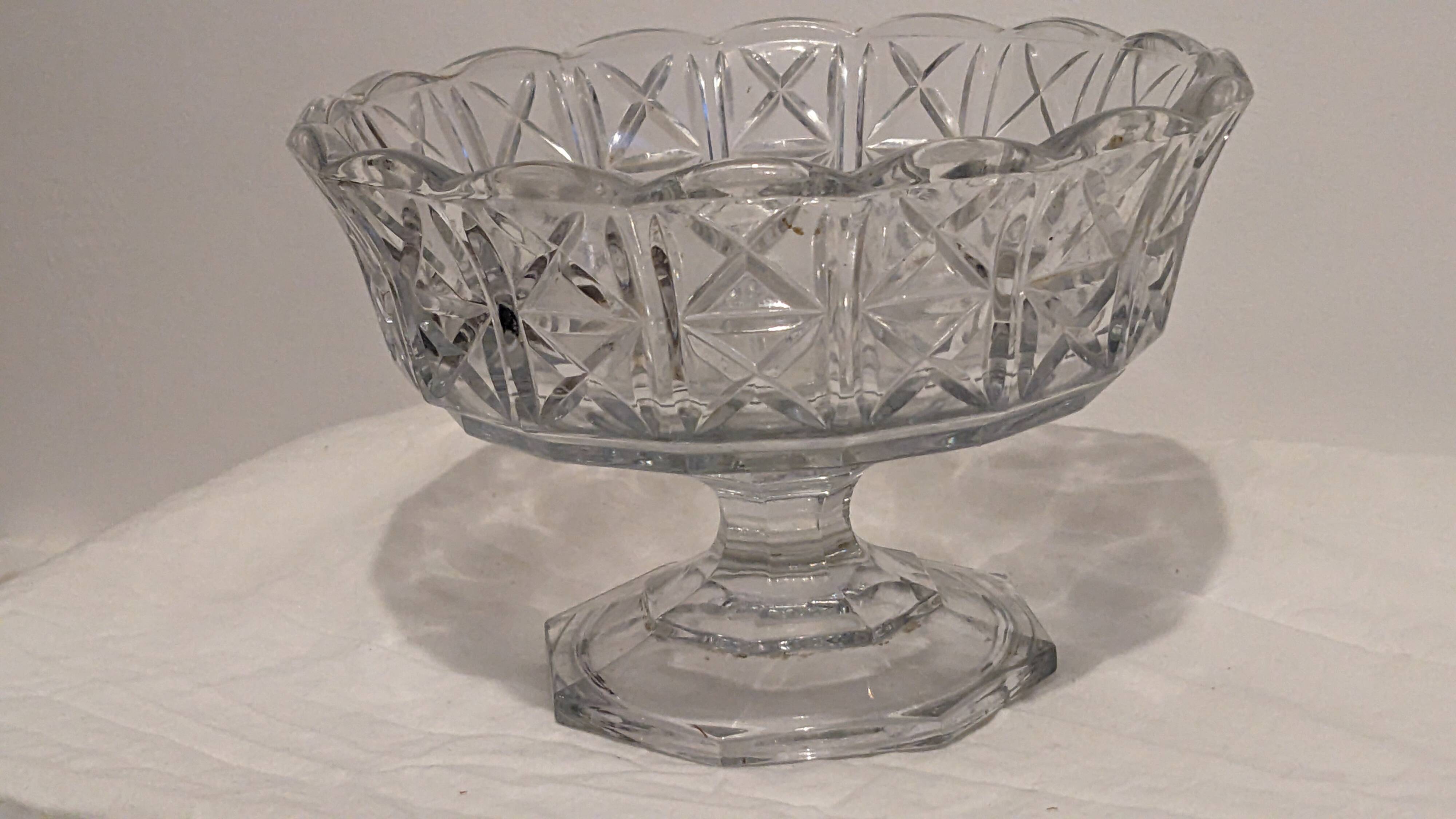 Cut glass bowl, crystal cut type