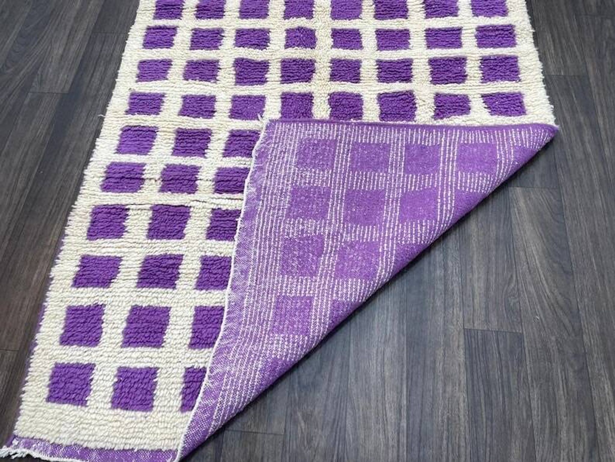 Handmade Berber rug in pure wool, size 150 x 250 cm