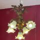 Lustre en bronze massif à bras mouvementés, XIXe, tulipes opalescentes