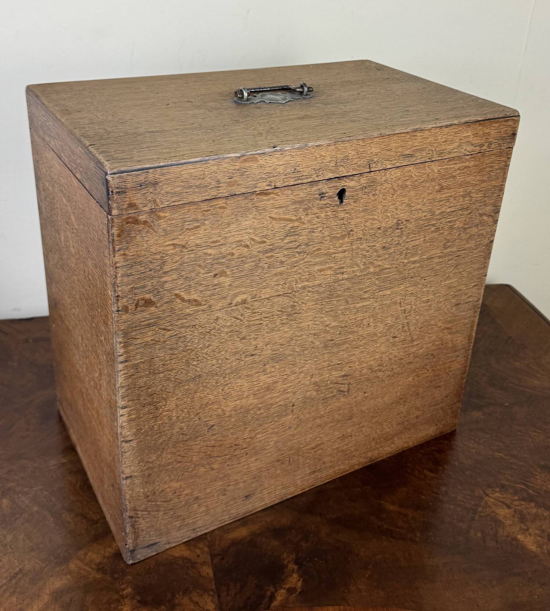 Scientific chest for storing instrumentation from the Napoleon III period