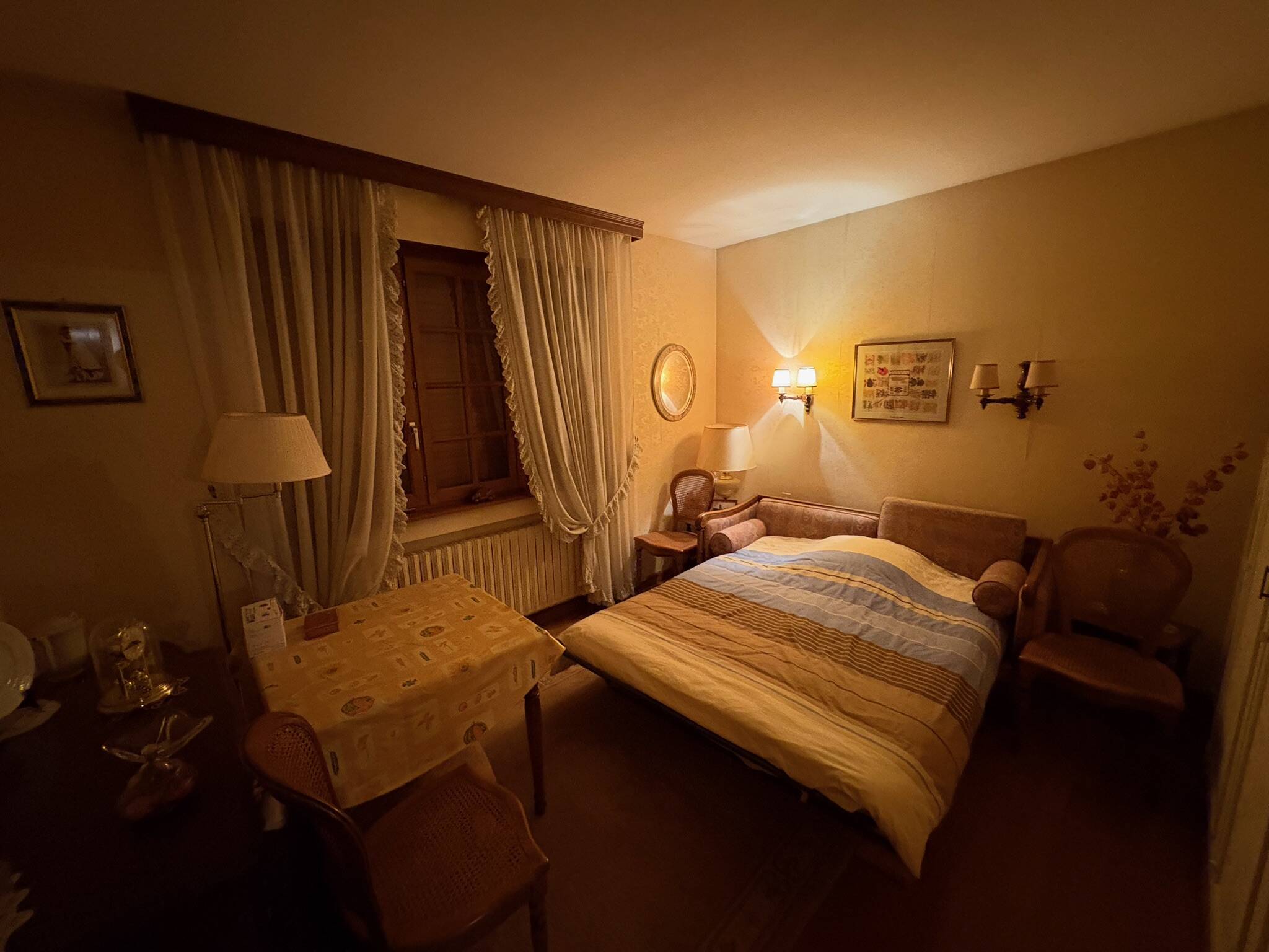 Convertible sleeper sofa