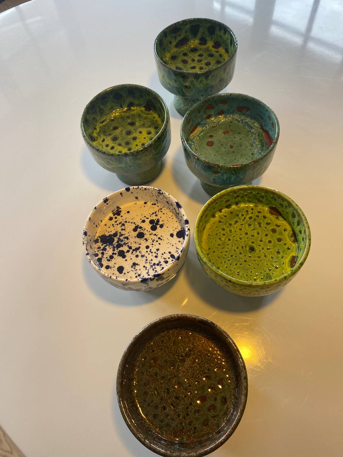 Ceramic footed bowls