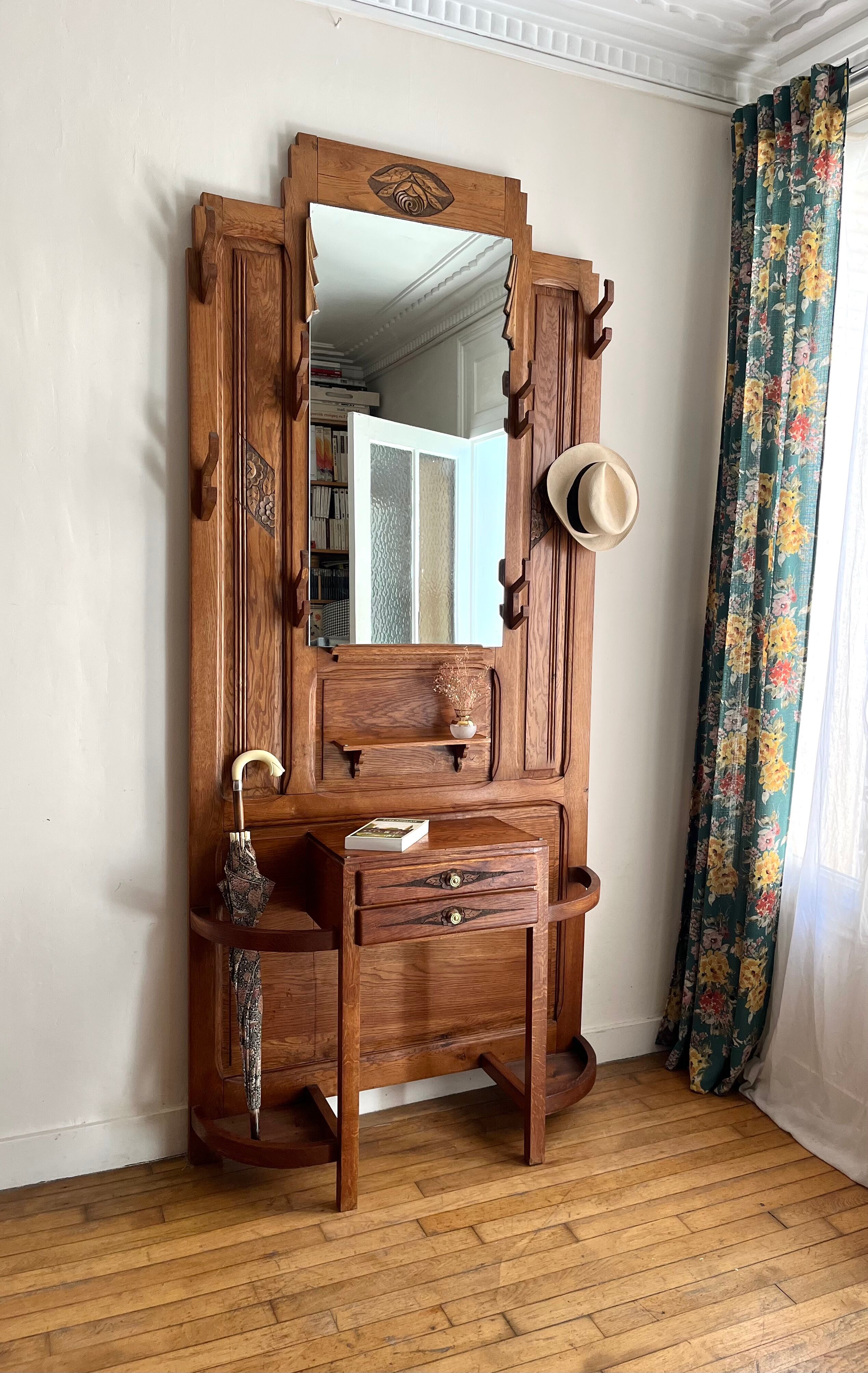 Old cloakroom in solid oak