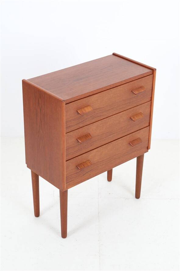 Rare teak chest of drawers by Carl Aage Skov for Munch Møbler / Mid-century Danish modern design / 1960s