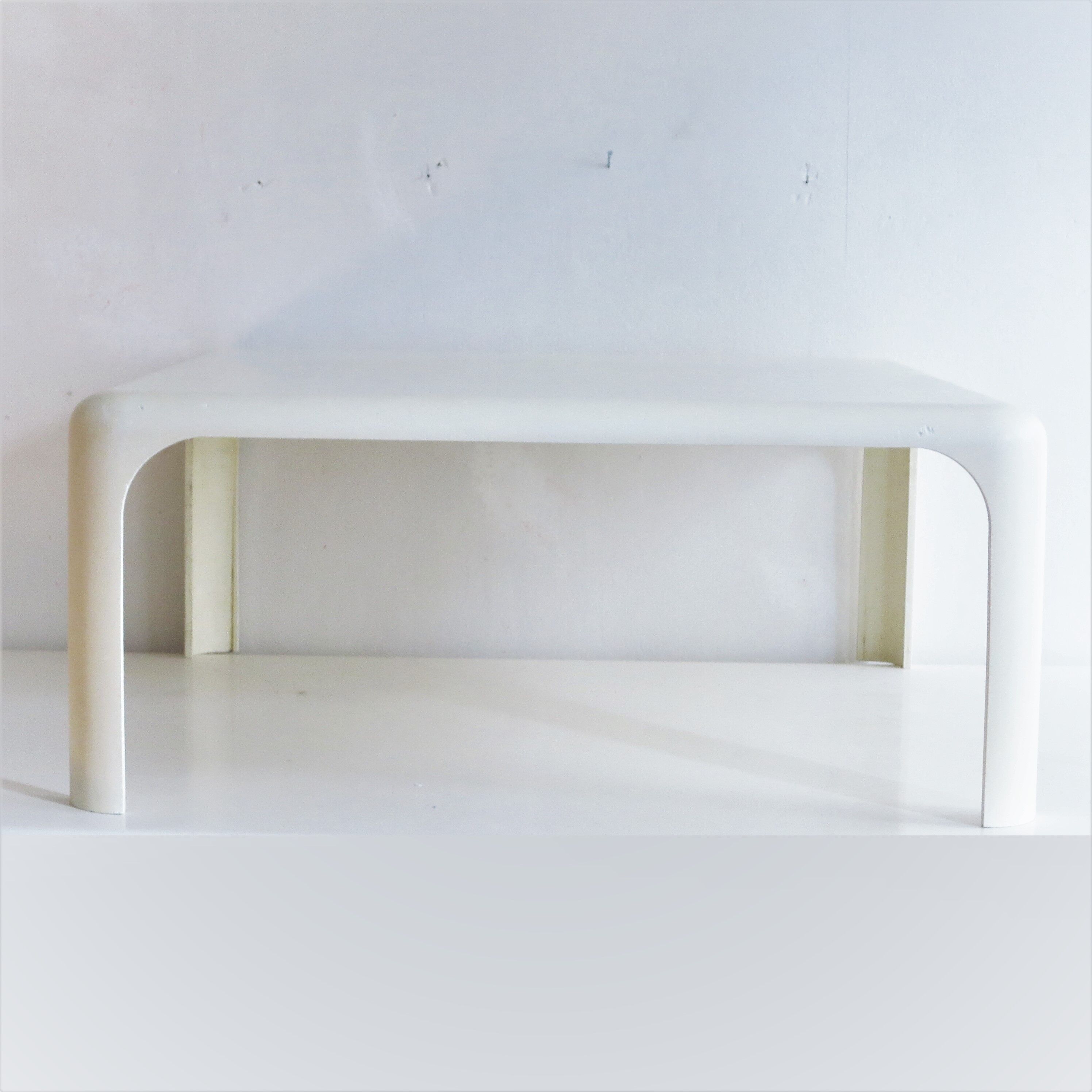 Demetrio coffee table by Vico Magistretti Artemide