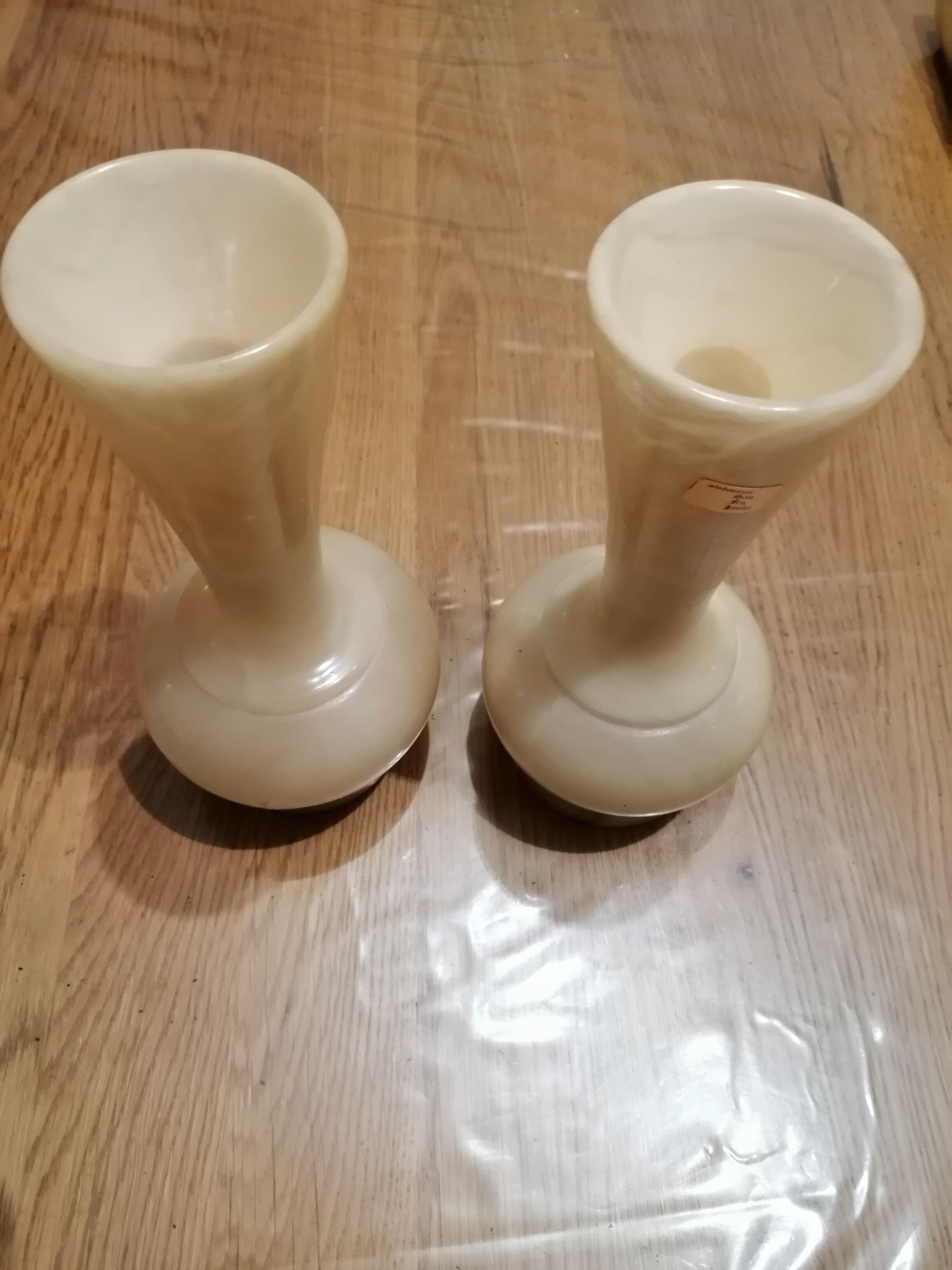 Pair of albatre vases