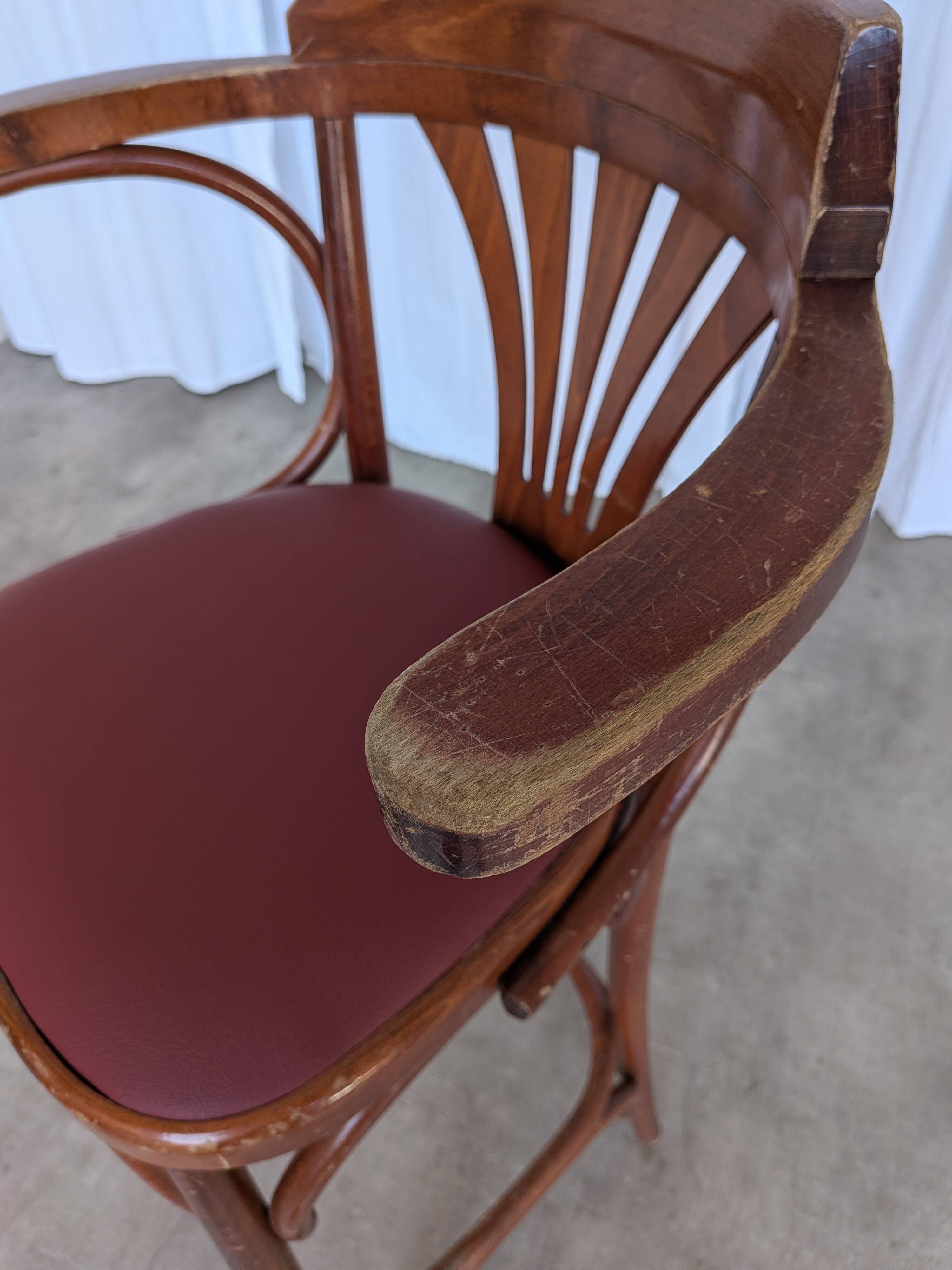 Fauteuil de bar de style Thonet Irish Pub / Siège en simili cuir rouge, milieu du siècle