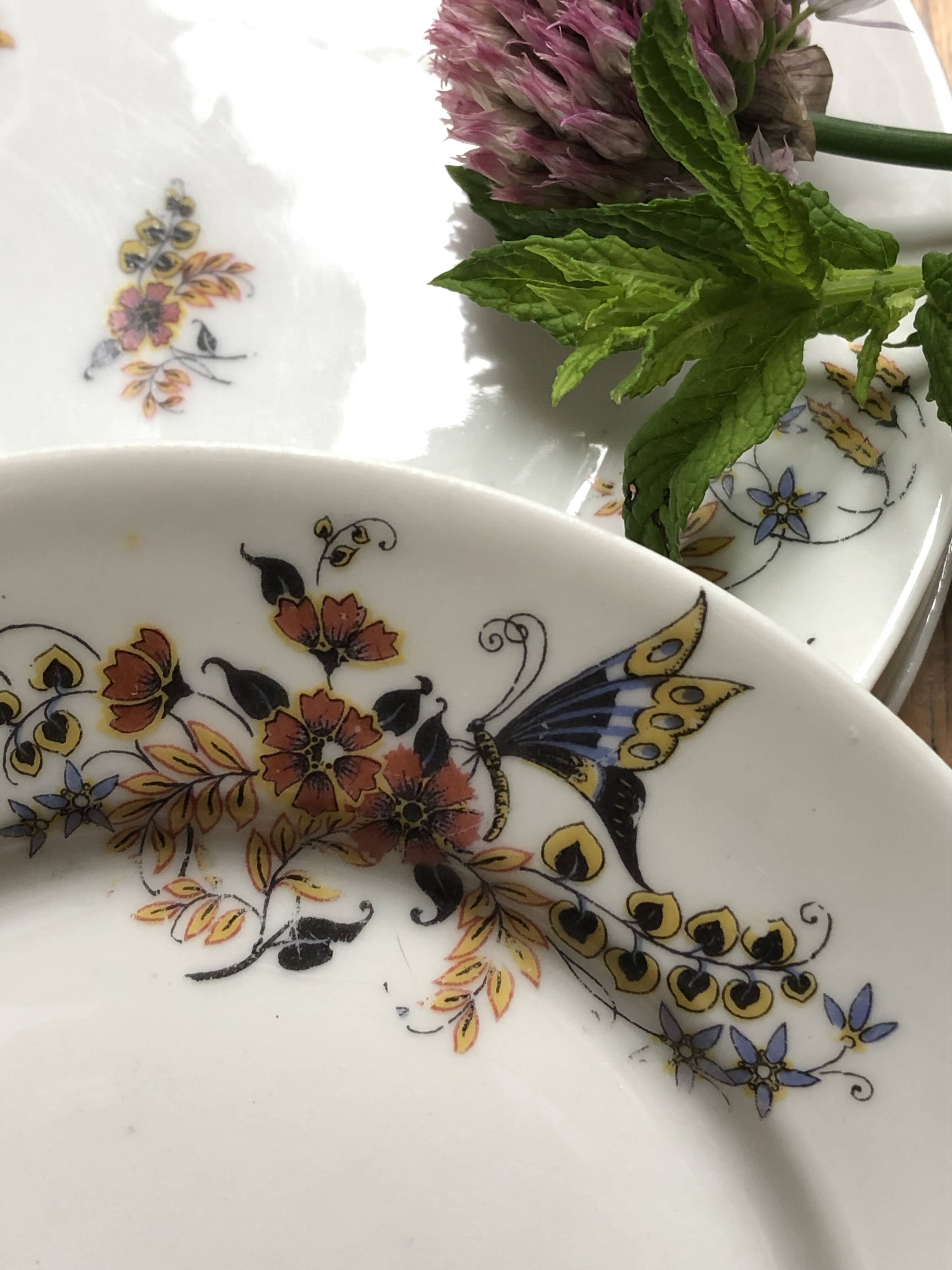 Set of 7 dessert plates in porcelain, butterfly pattern and wheat sheaves.
