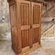 Armoire à tiroirs ancienne néogothique
