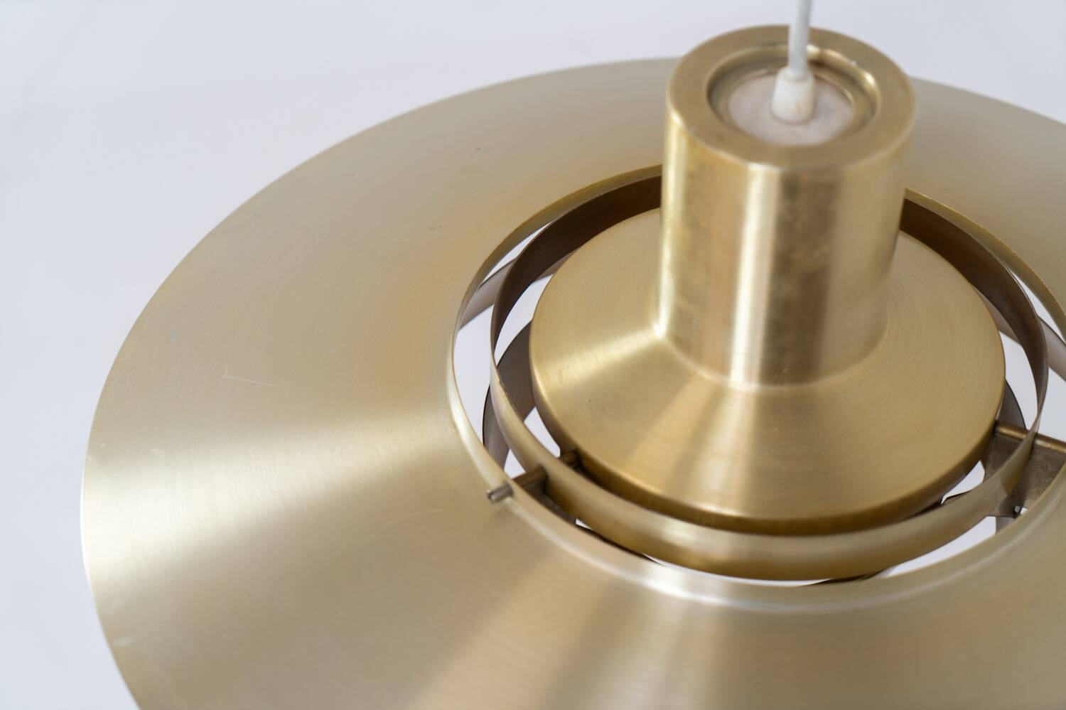 Première suspension en laiton « P376 » de Jørgen Kastholm & Preben Fabricius