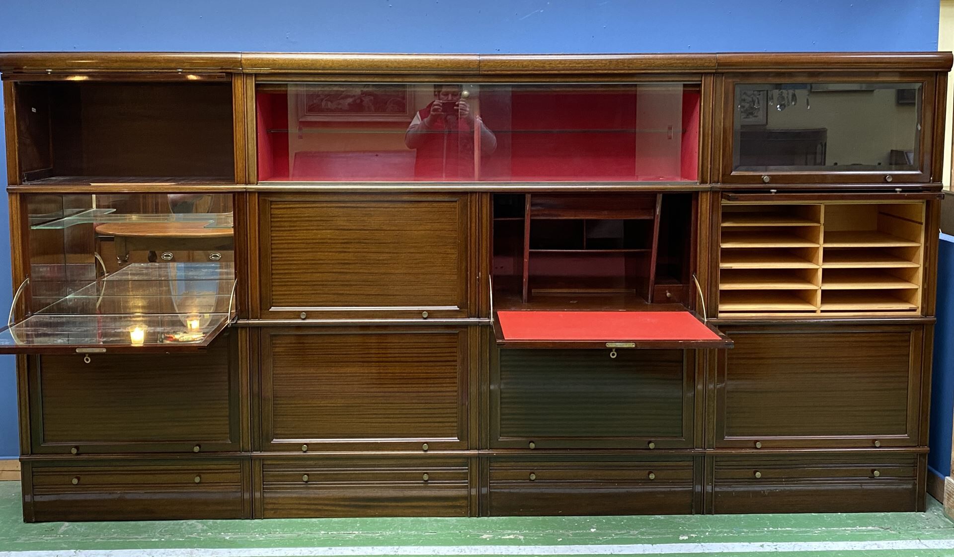 MD bookcase in mahogany 1970
