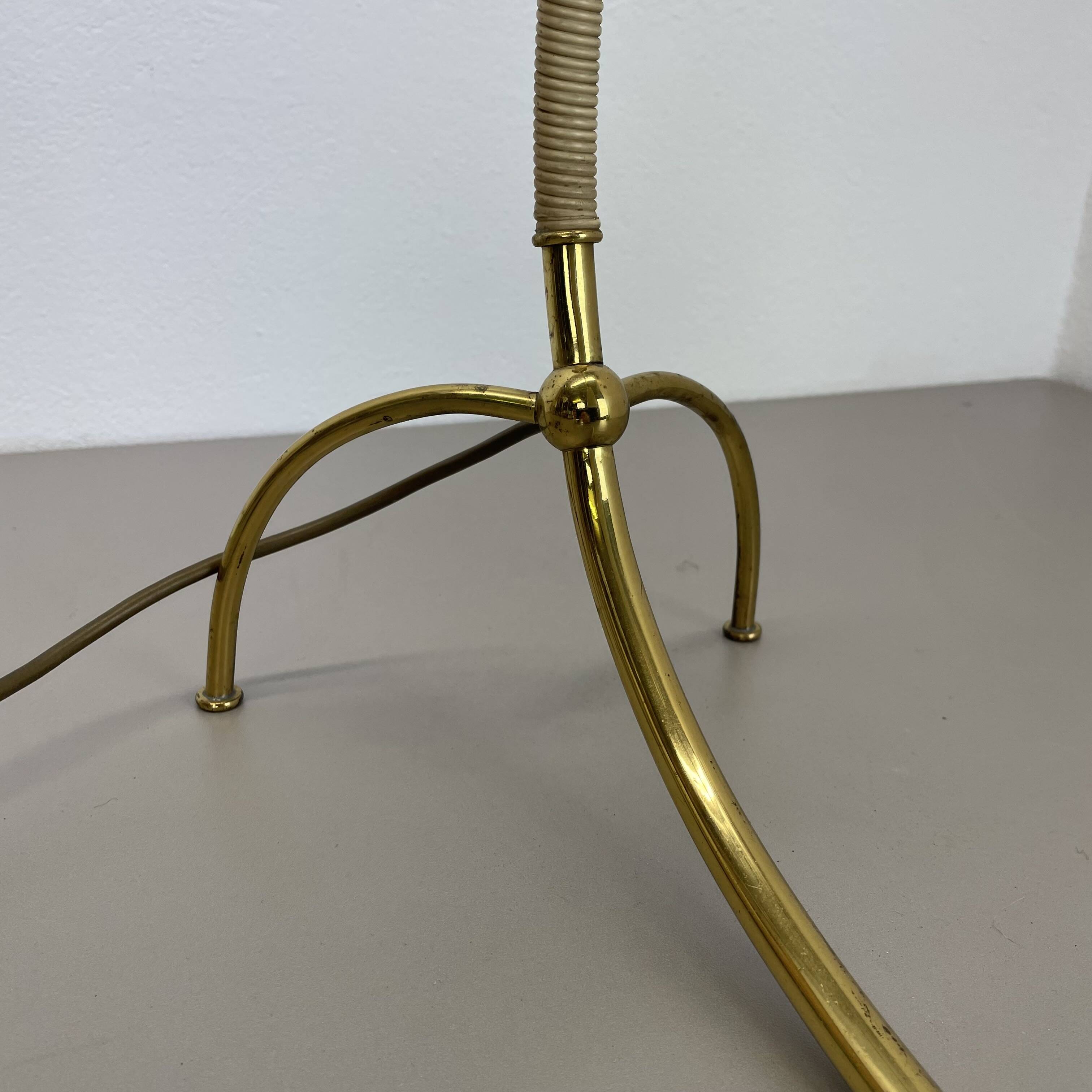 Tripod kalmar stilnovo style hollywood regency table lamp in brass, austria, 1950s