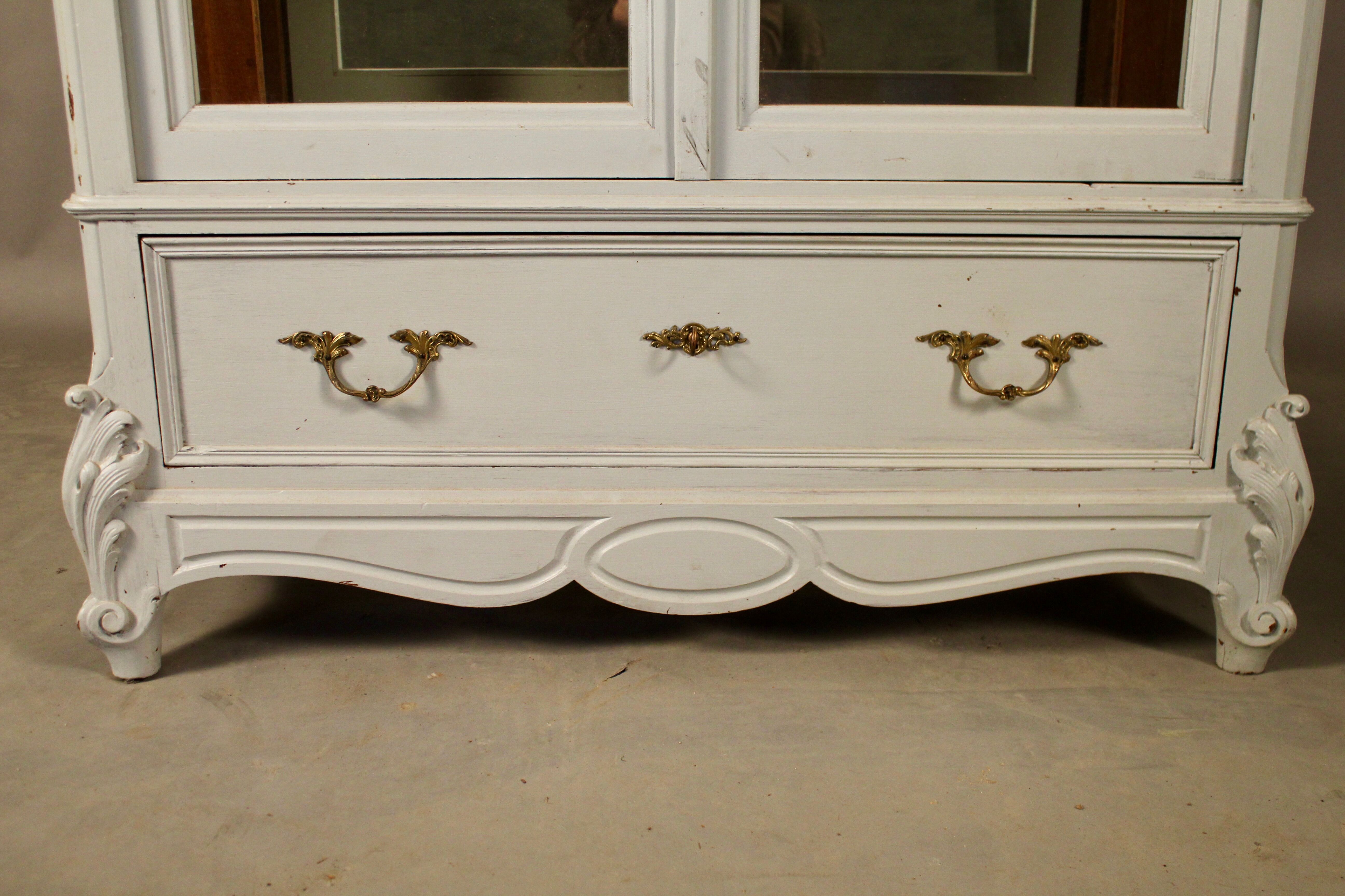 Louis XV style presentation furniture, painted wood