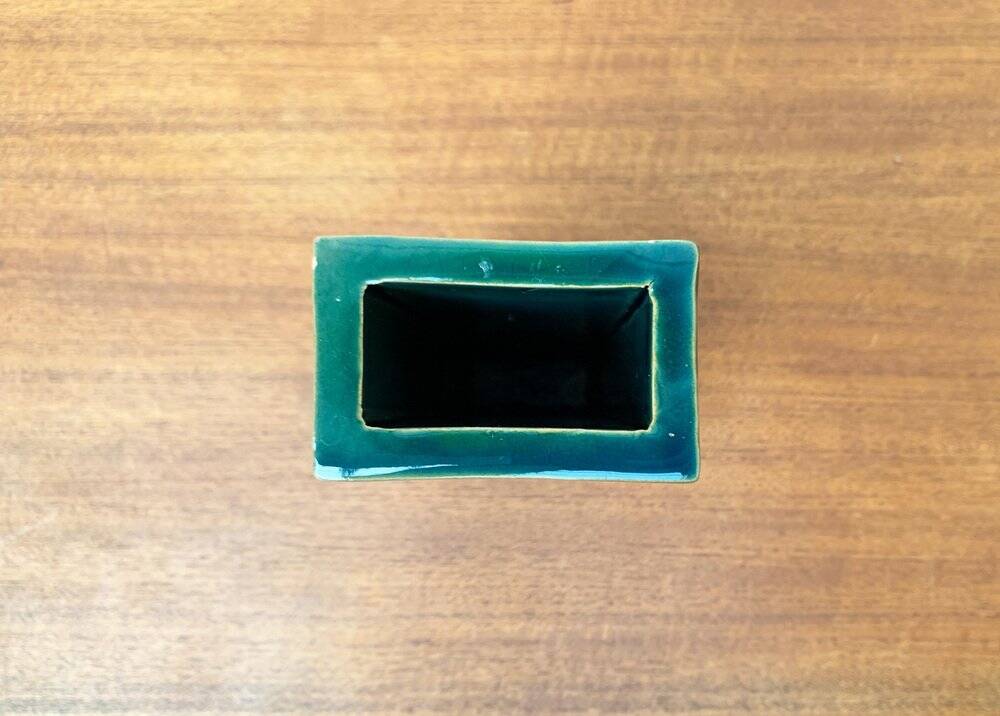 Minimalist block vase in Italian pottery from the mid-century by Bitossi, 1960s.