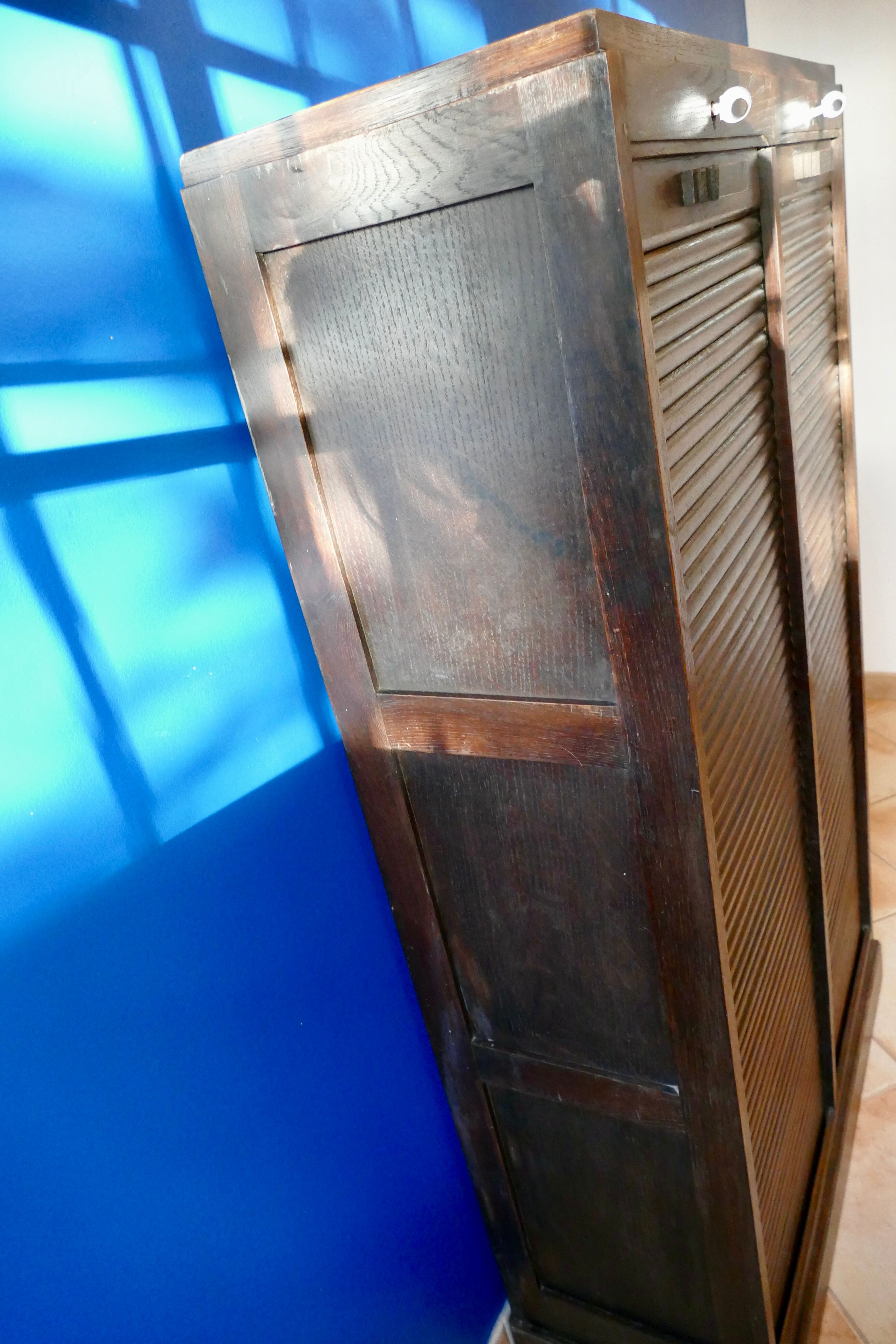 Curtain binder cabinet