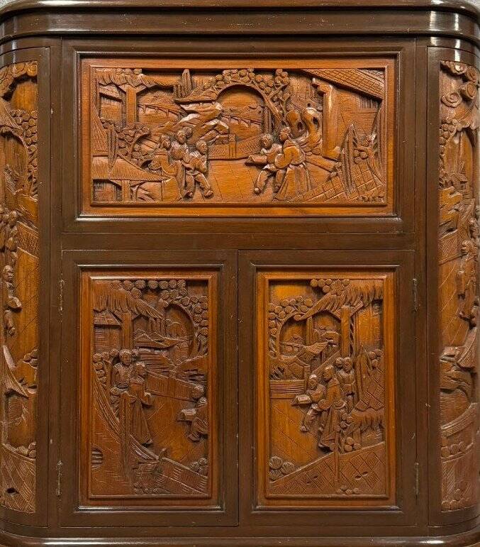 Meuble bar chinois sculpté en bois – XXe siècle