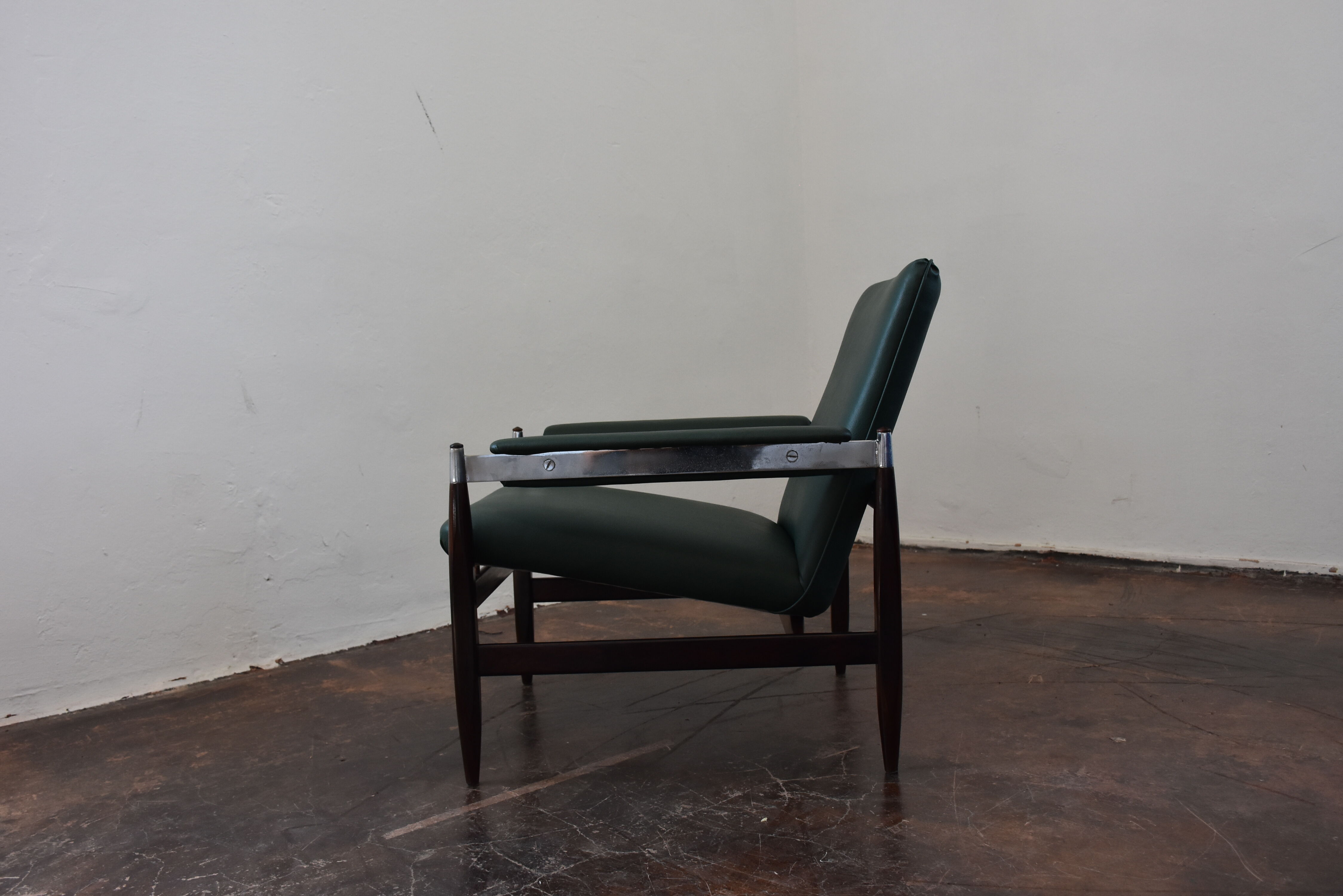 Fauteuil en palissandre & simili cuir modèle 112 par Leolux, années 1960