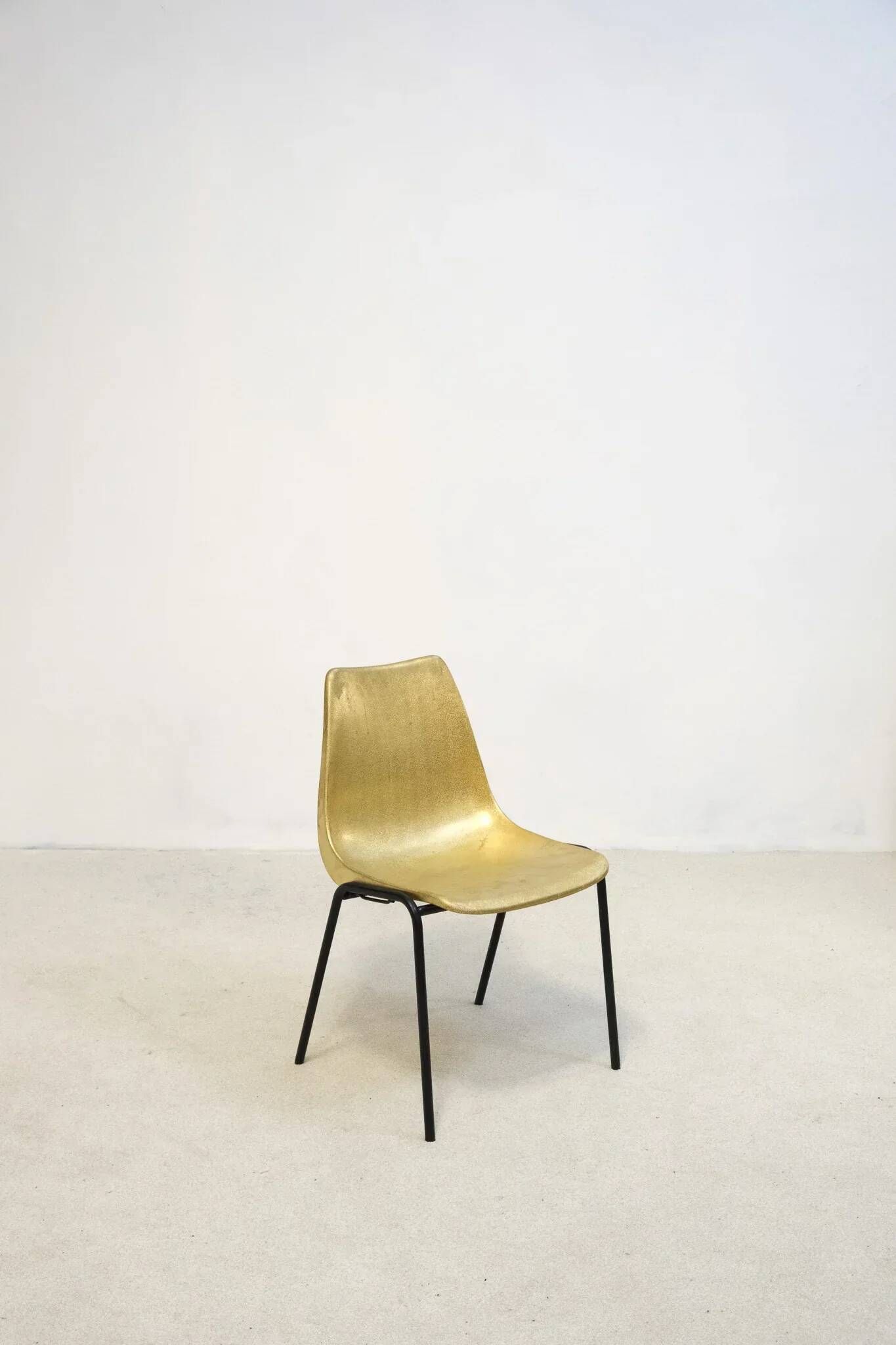 Chaise vintage empilable moulée de Hiller Allemagne