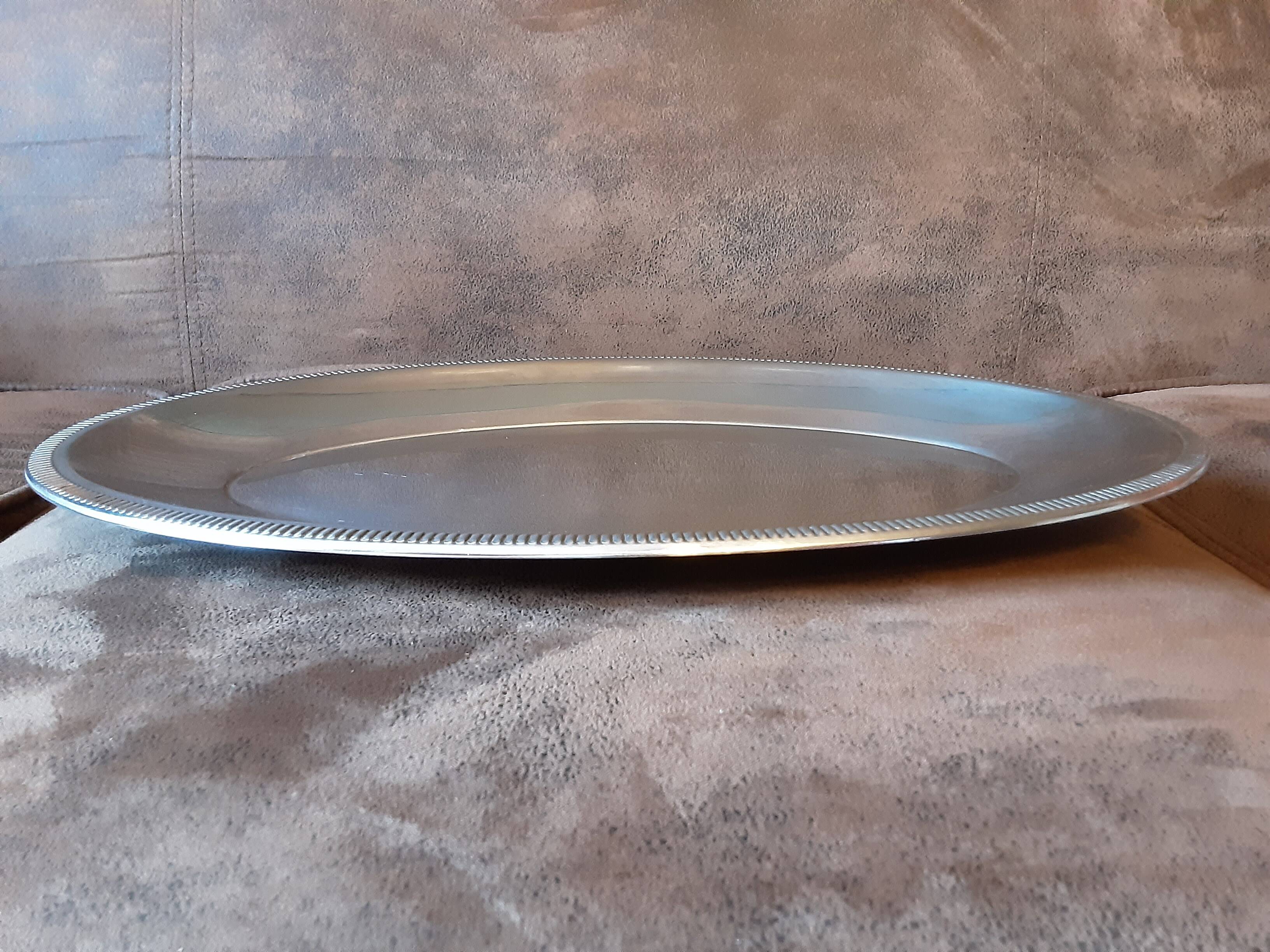 Oval metal dish