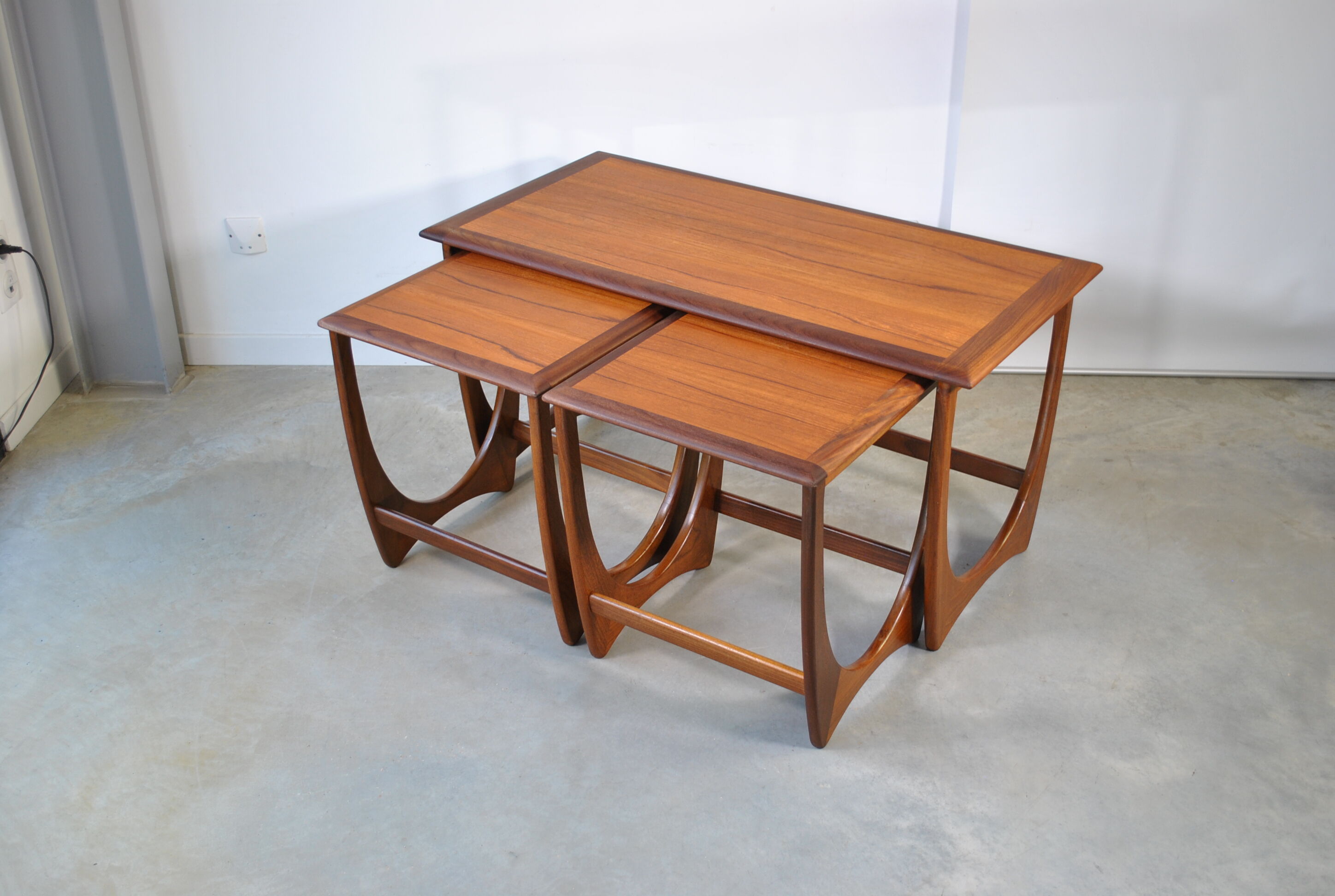 Large pull-out table G-plan 1950