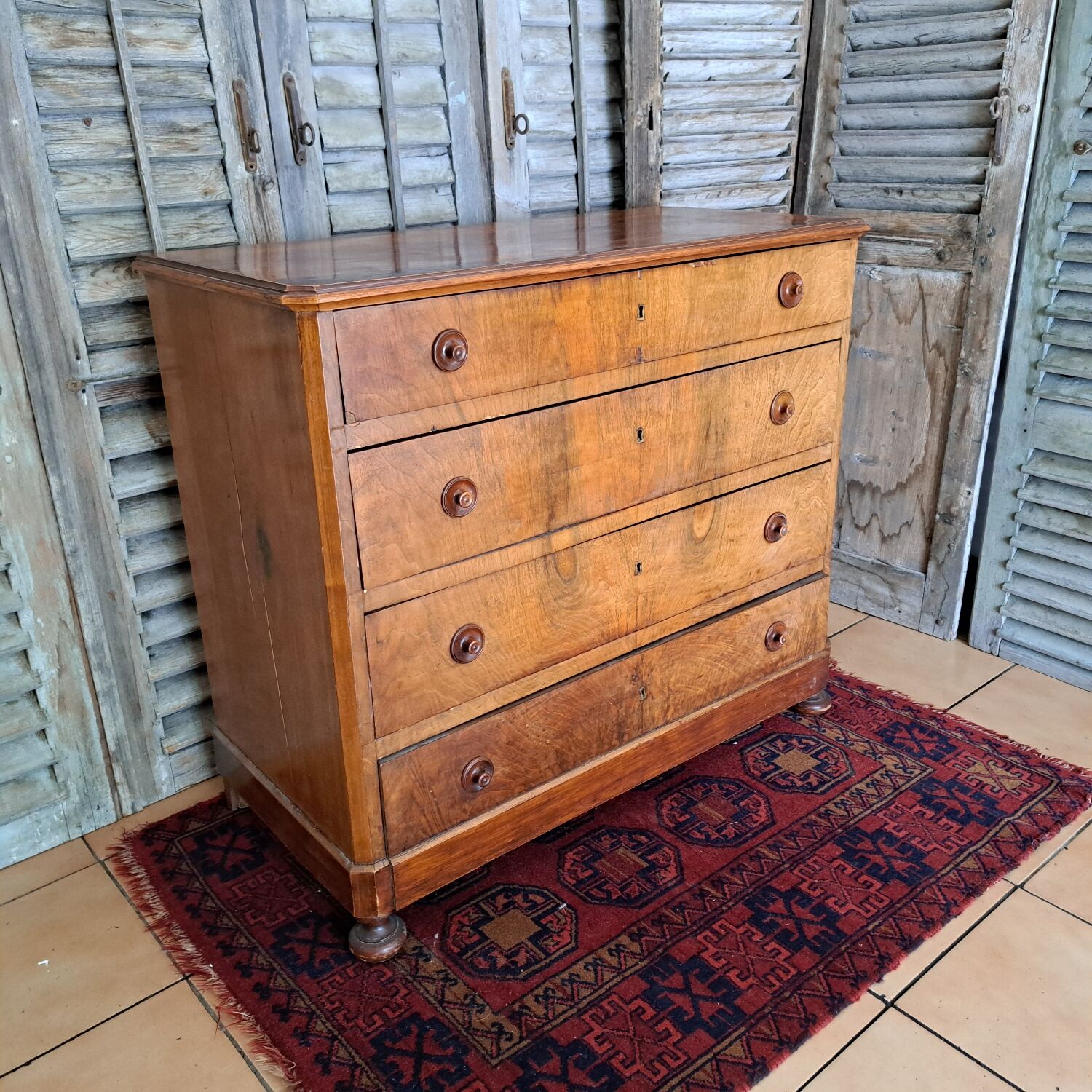 Antique chest of drawers