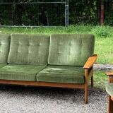 Salon scandinave de couleur vert vintage des années 70