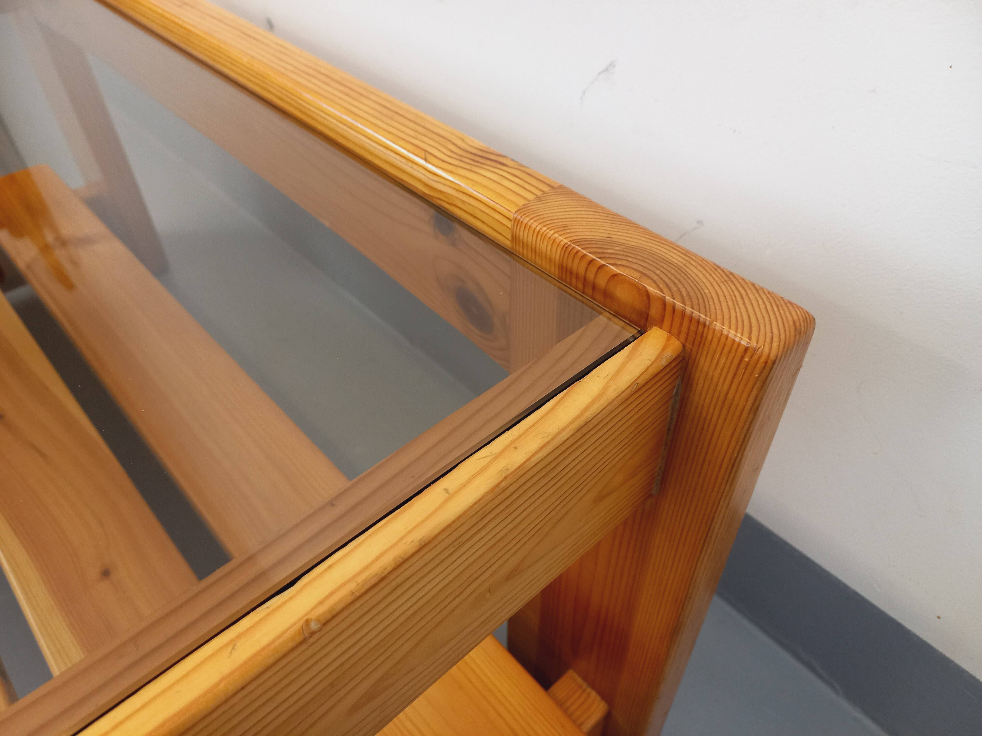 Table basse vintage en pin et verre fumé des années 70 80