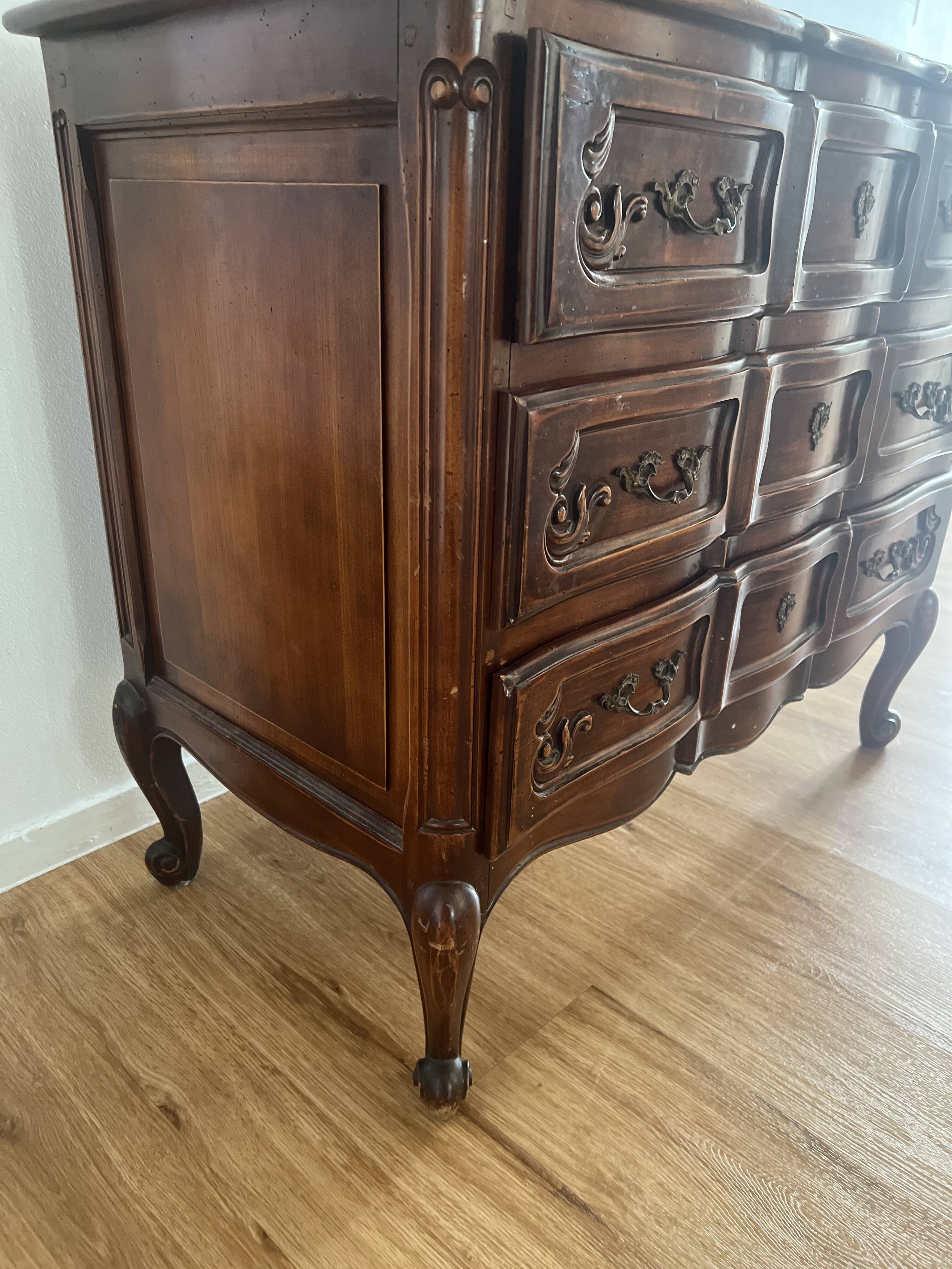 Commode style Louis XV