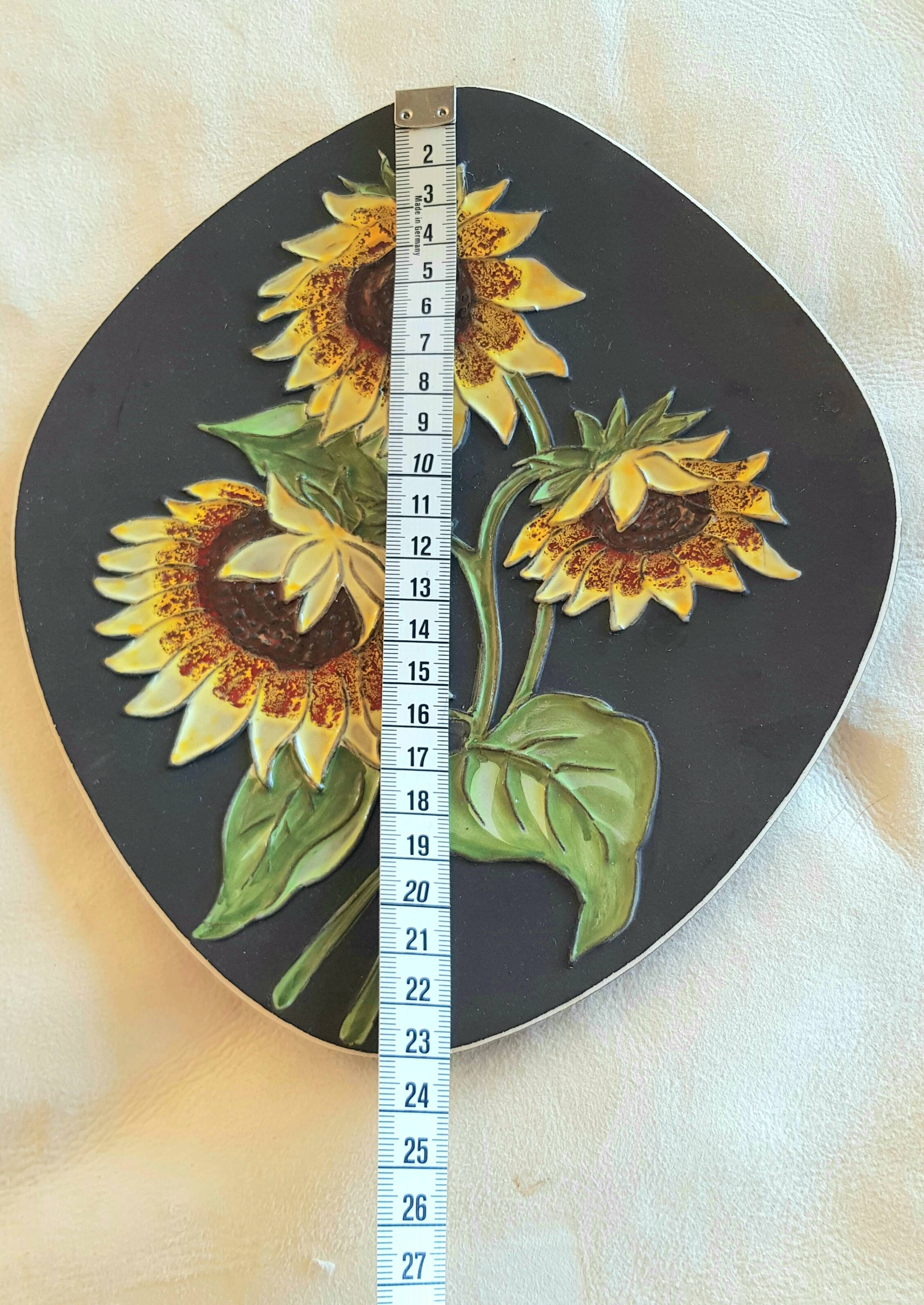 Decorative wall plate with sunflowers.
