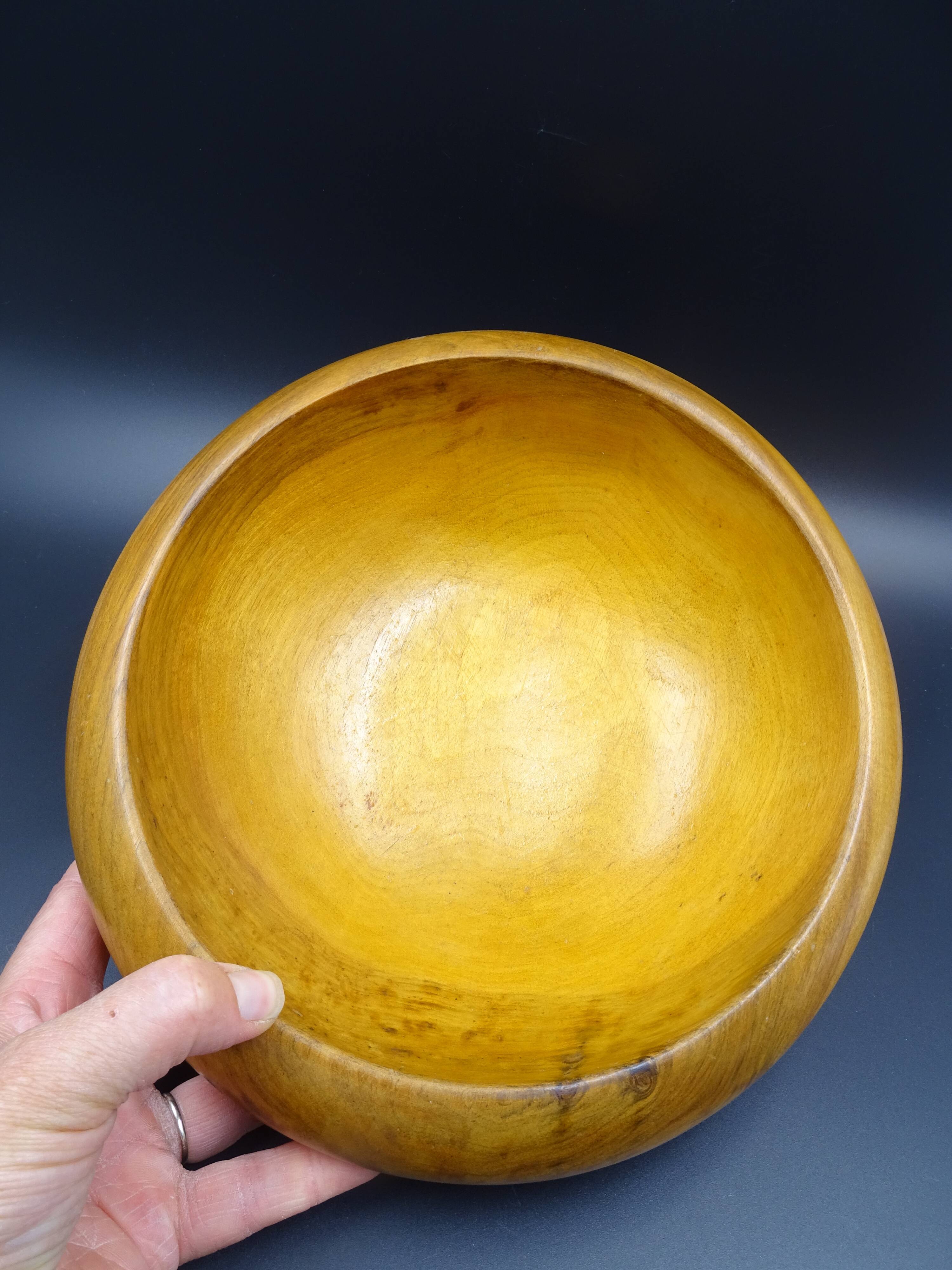 Wooden dish signed E - Circa 1960-1970