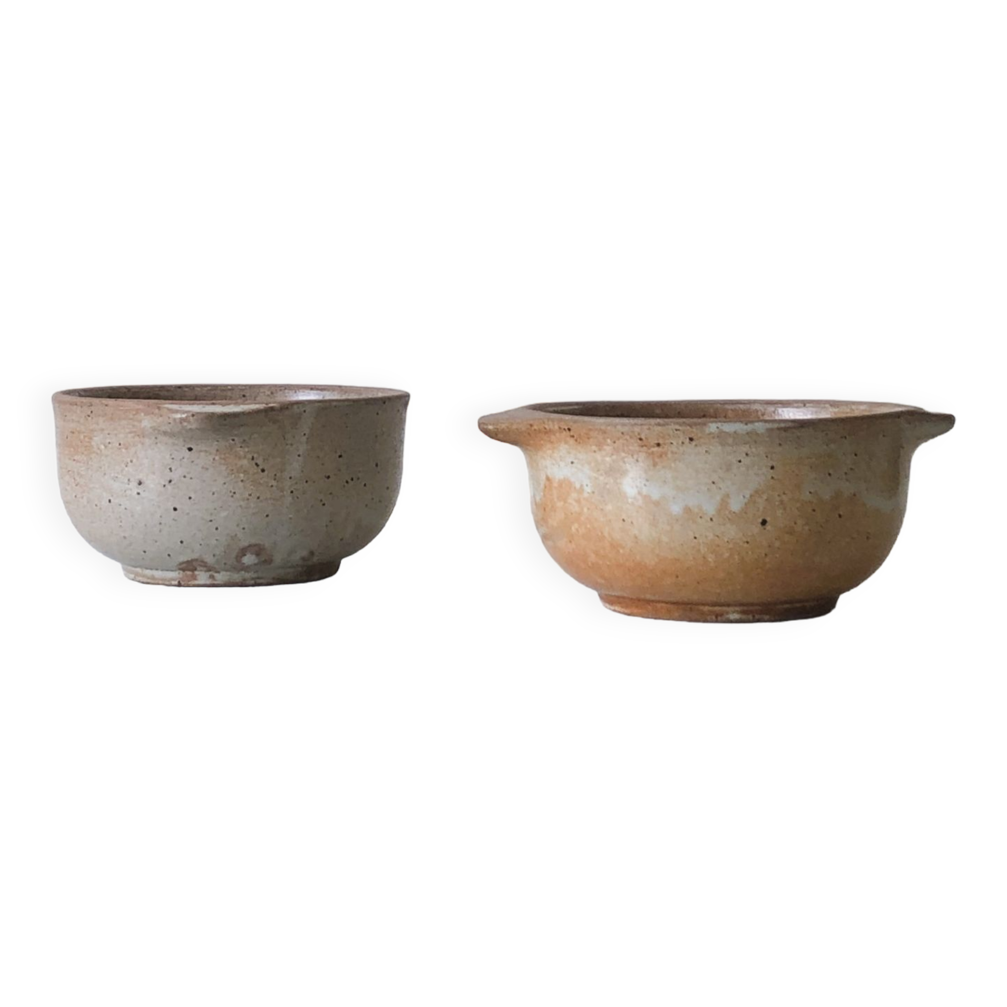 Set of 2 stoneware bowls