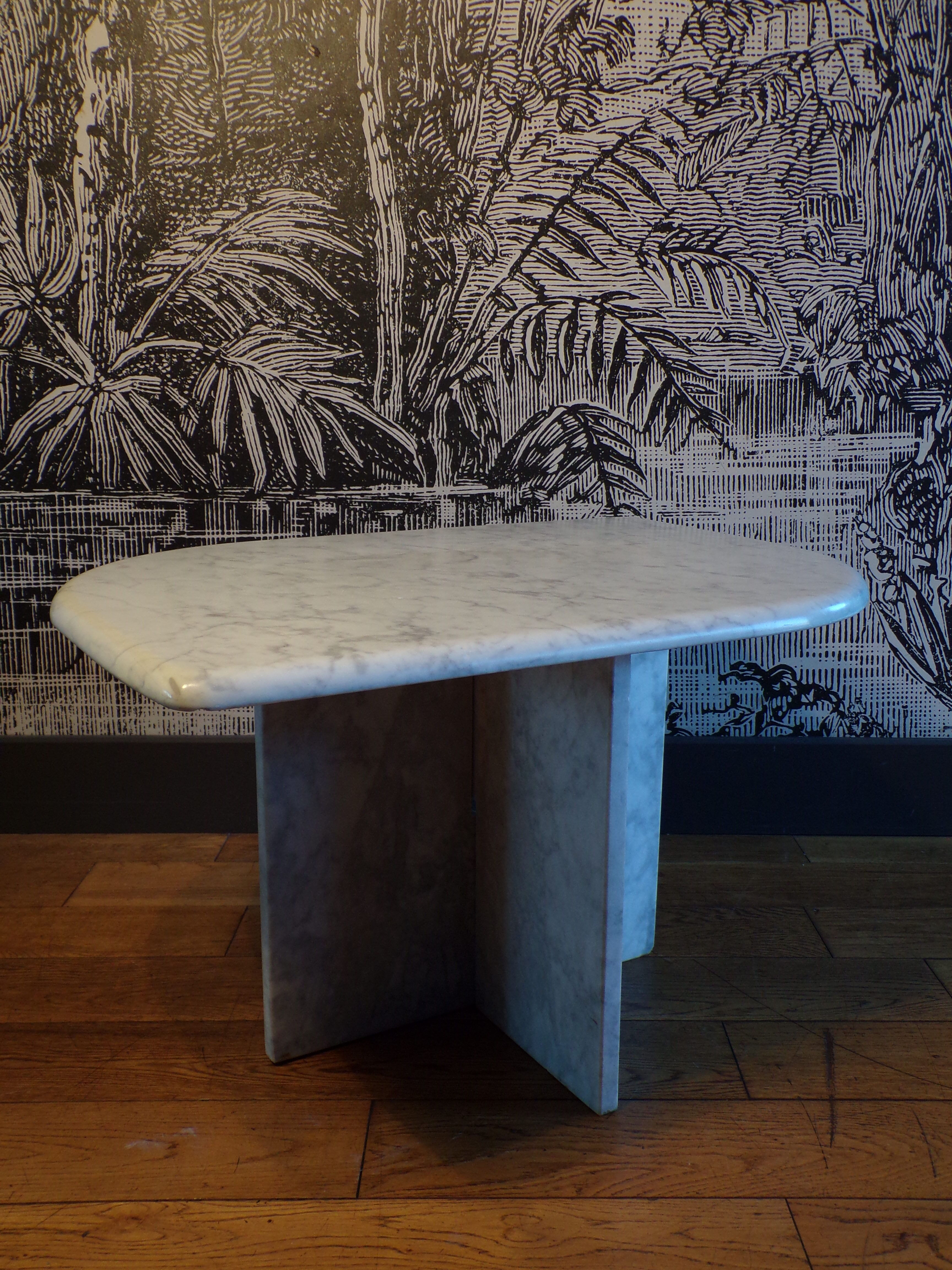 Marble eye coffee table