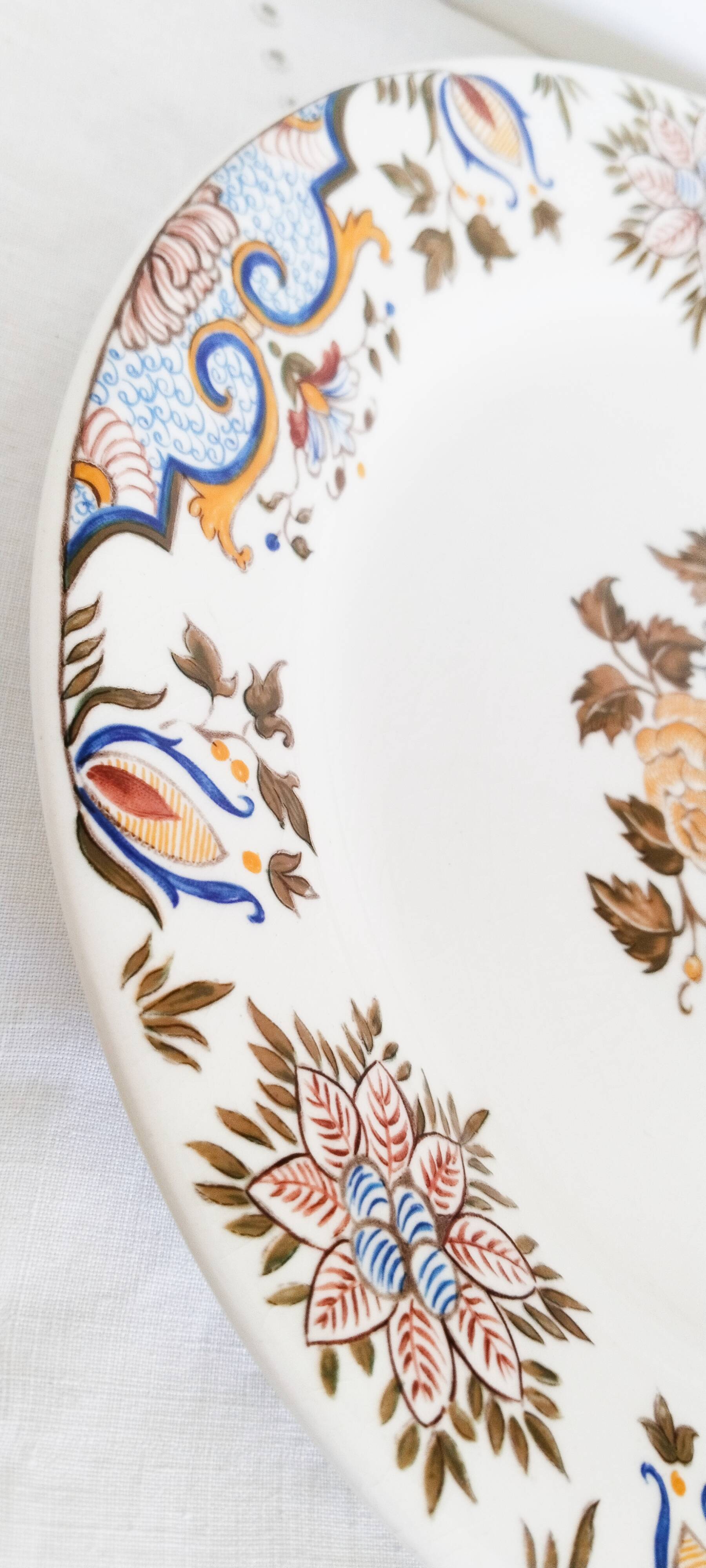 Flat plate in Gien earthenware, Bordeaux "Au Bouquet" model