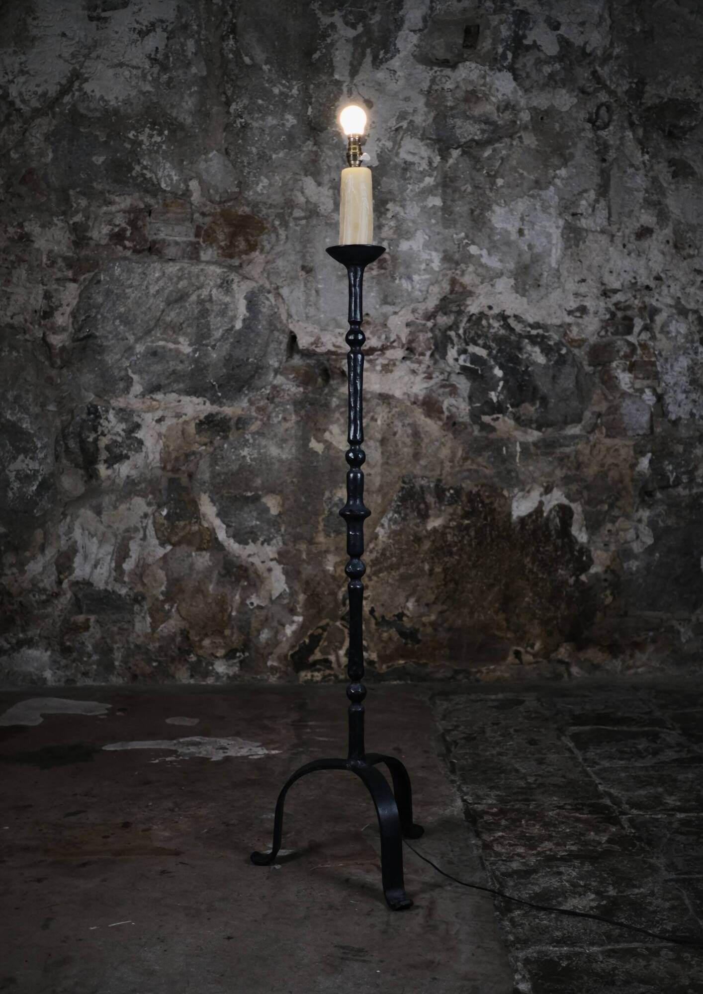 Lampadaire en fer forgé martelé, Bretagne, France, 1980s