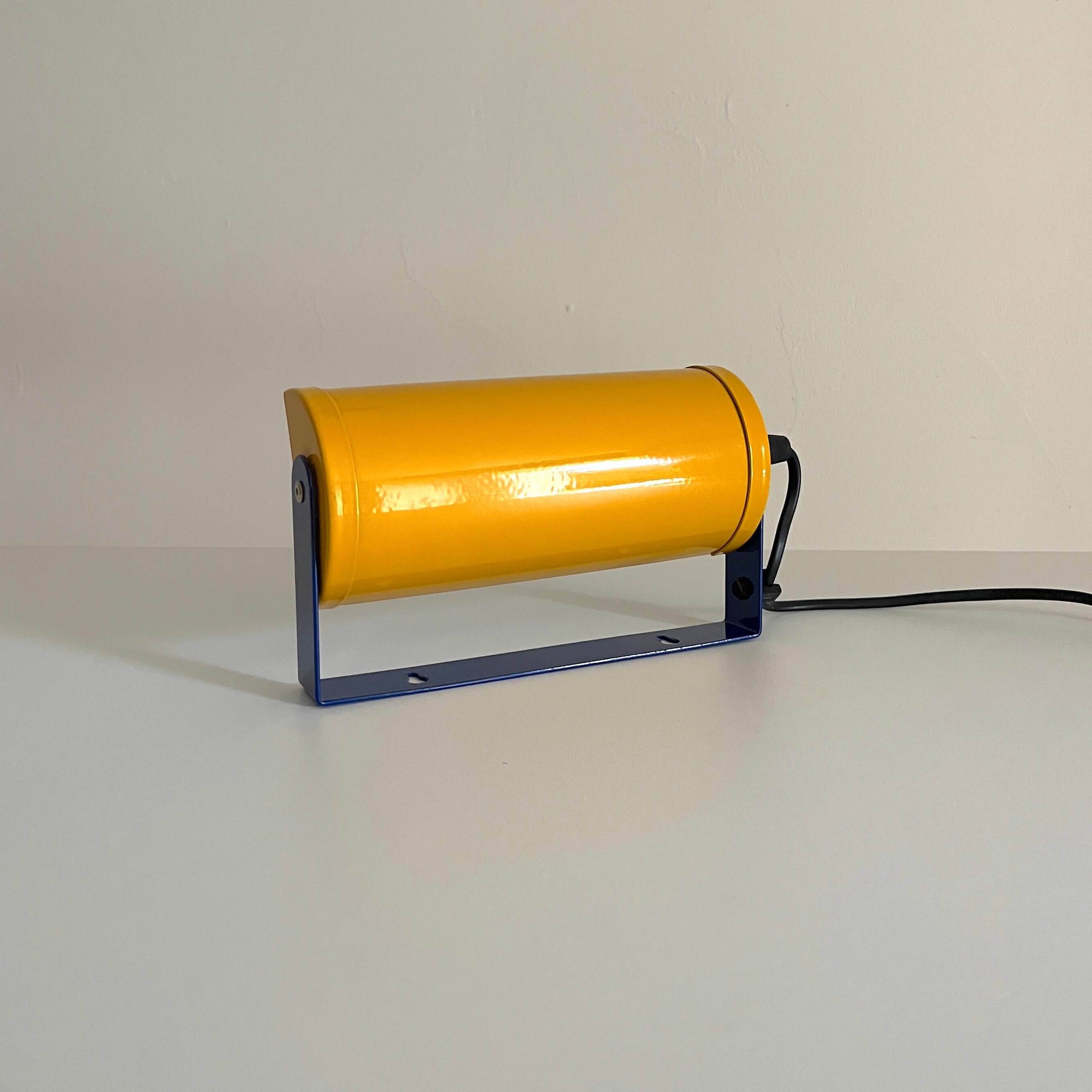 Adjustable wall lamp in yellow and blue.