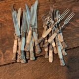 Set of coat of arms fruit cutlery