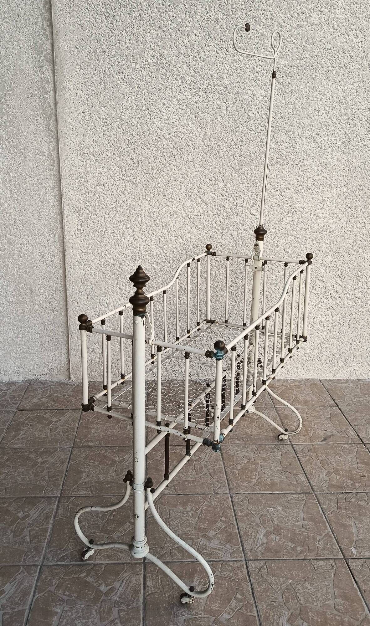 Berceau vintage Lit bébé en métal