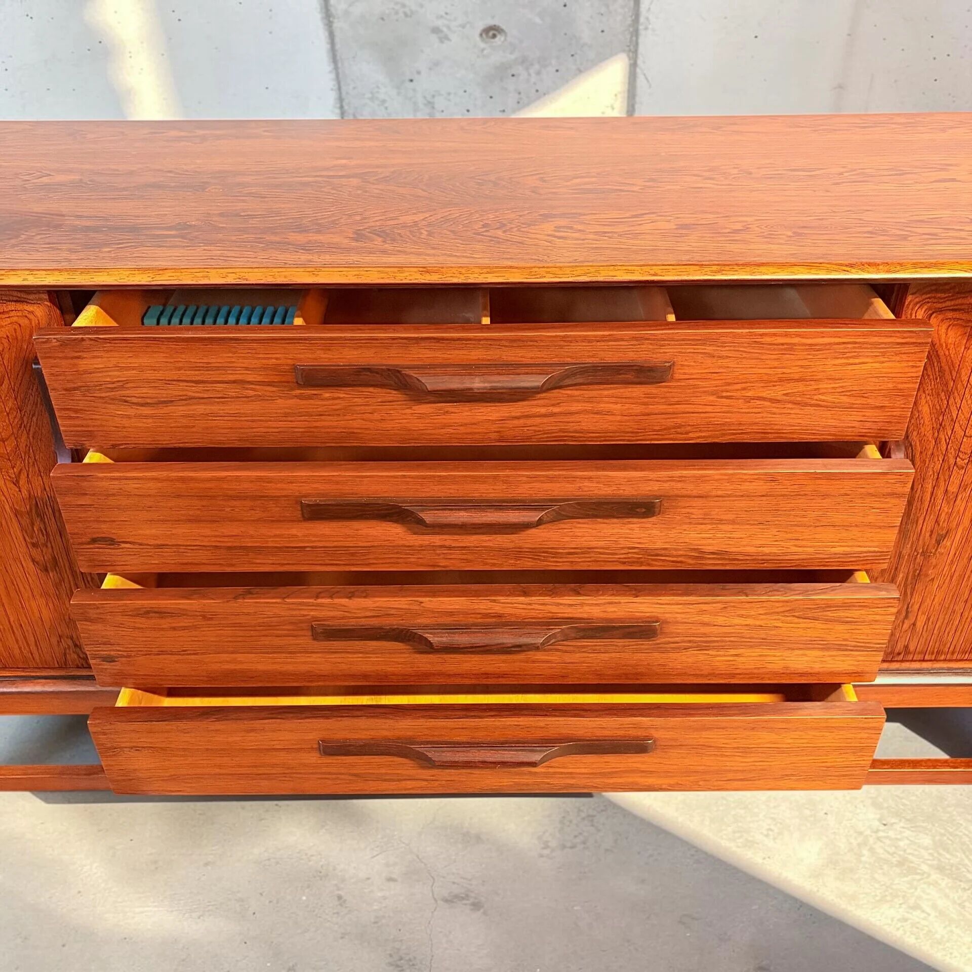 Enfilade en palissandre par Arnø, danois, années 1960.