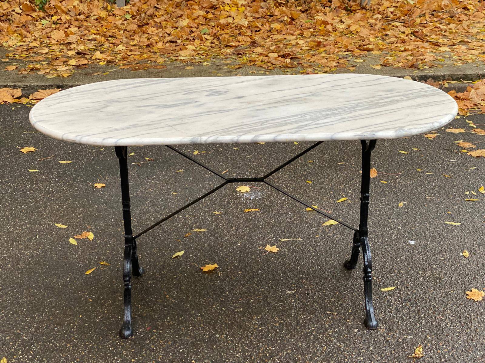 Table de bistrot marbre ovale et acier noire pétrole 4 couverts 140cm