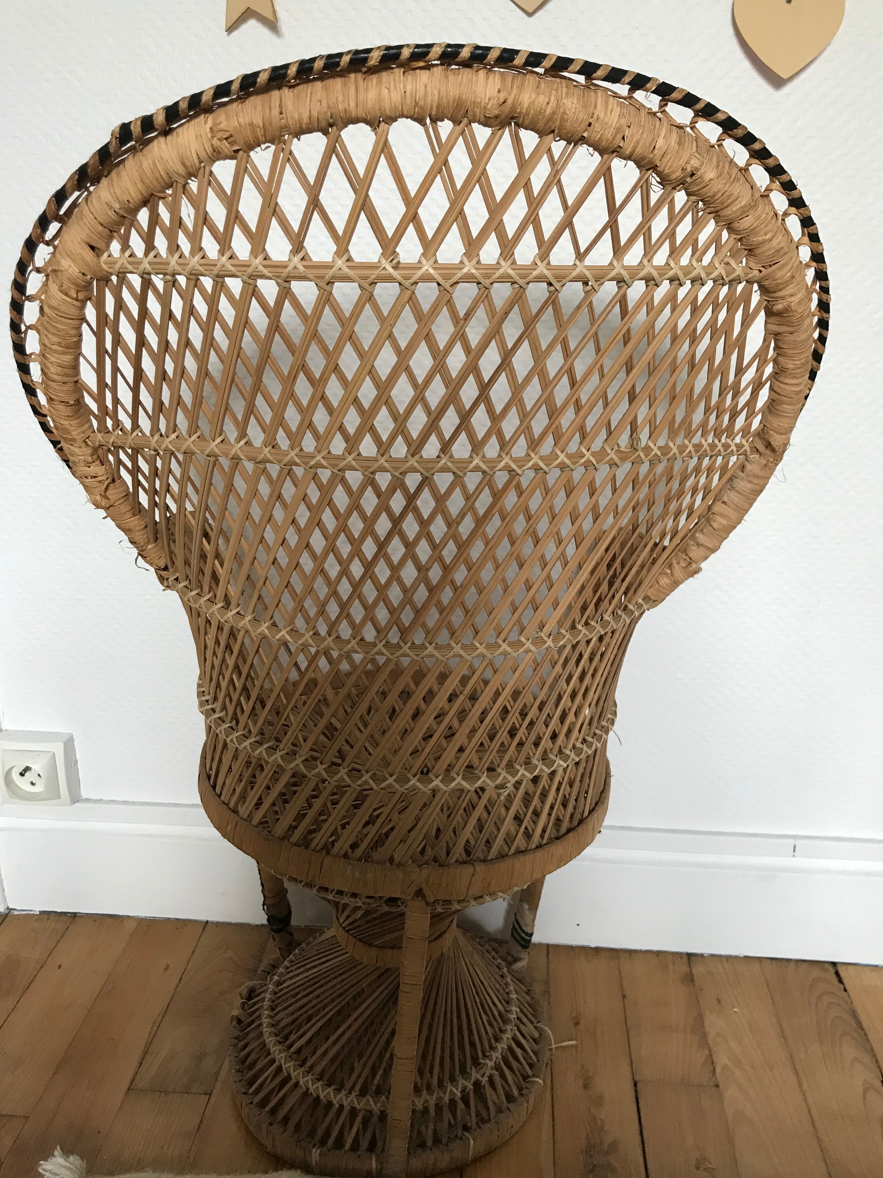 Emmanuelle chair for children