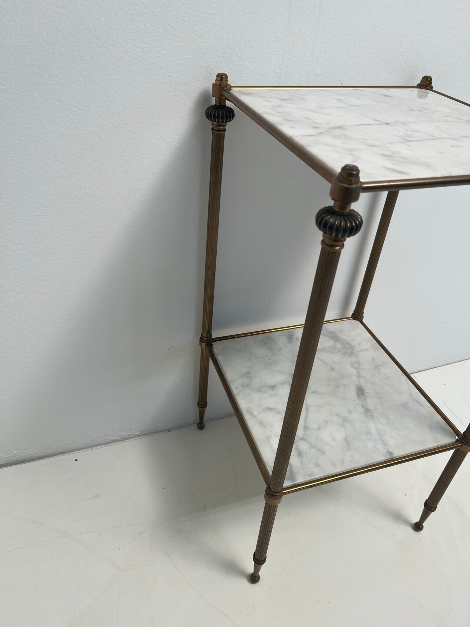Vintage side table in white marble and brass year 60